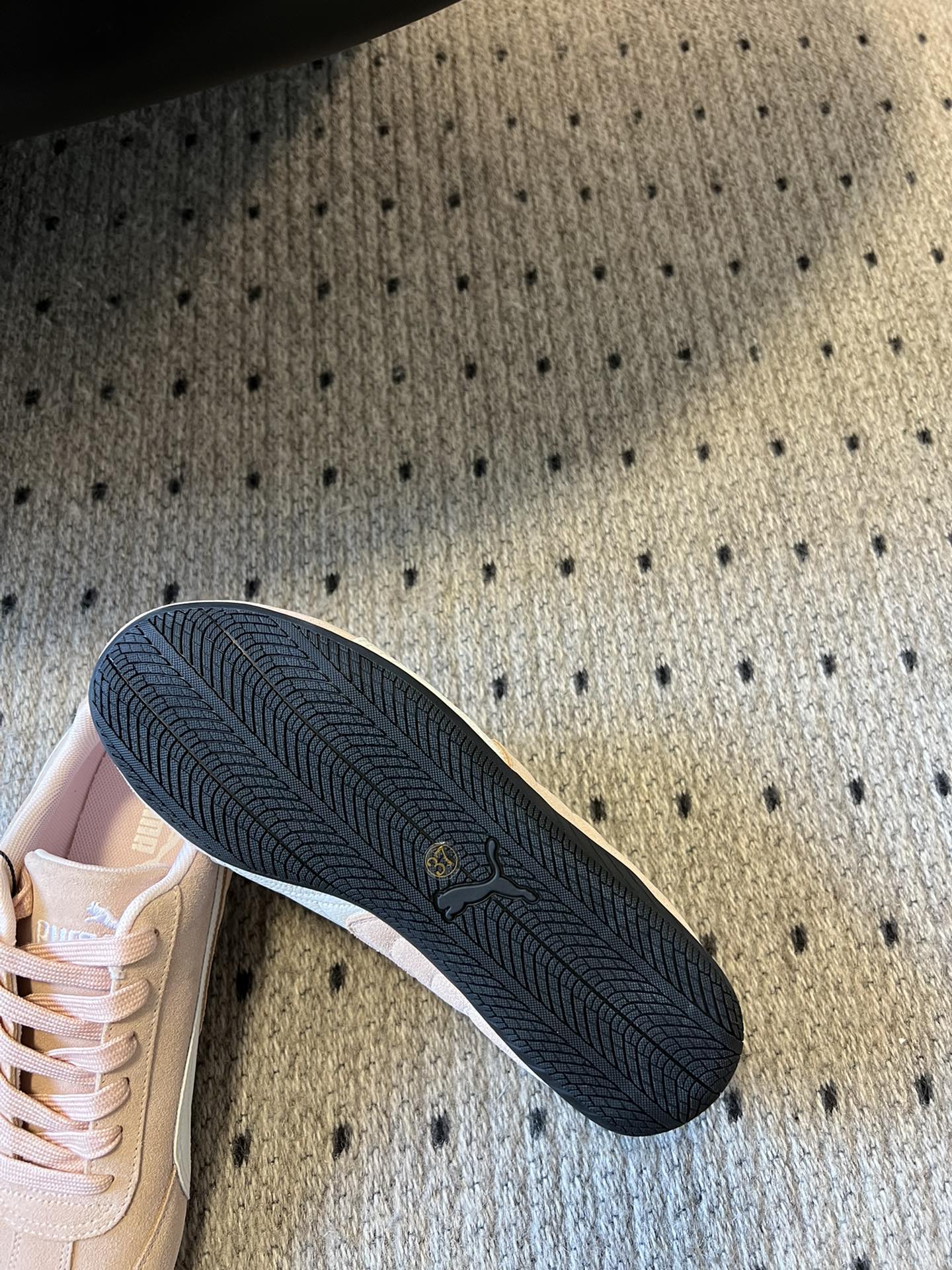 
新色来袭 puma X openyy 联名运动鞋 

复古米色 樱花粉色 我真的好推荐啊！！姐妹们今年