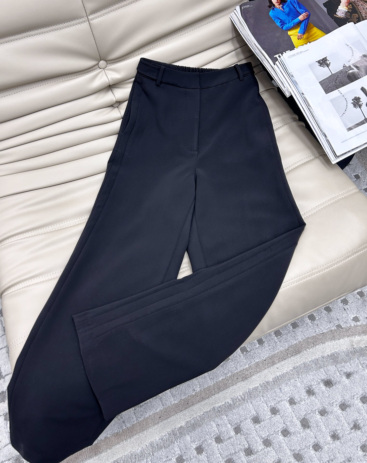 NO:294552,New original single high-end quality!  YSL* Early Spring Latest Series!  Fashionable minimalist suit and trousers, super versatile and not picky about people. Classic styles and unique slit designs are fashionable and easy to control. The upper body looks good and becomes long legs in seconds, and it is invincible and easy to wear [Wow] Customized fabrics. The texture is undoubtedly versatile and you can’t miss everyday versatile styles. Jimei~ 1 color!  S-M-L3 code!  ,,saint laurent,business suit,alexander wang19860909上新原单高端品质！YSL* 早春最新系列！时尚极简西装长裤,超级百搭好穿不挑人,经典的款式加上别致的拼缝设计 时髦感十足又轻松好驾驭,上身好看炸秒变大长腿,无敌好穿[哇]定制面料 质感毋庸置疑日常百搭款不能错过哟集美们～ 1色！S-M-L3码！,,saint laurent,business suit,alexander wang,Women's clothing