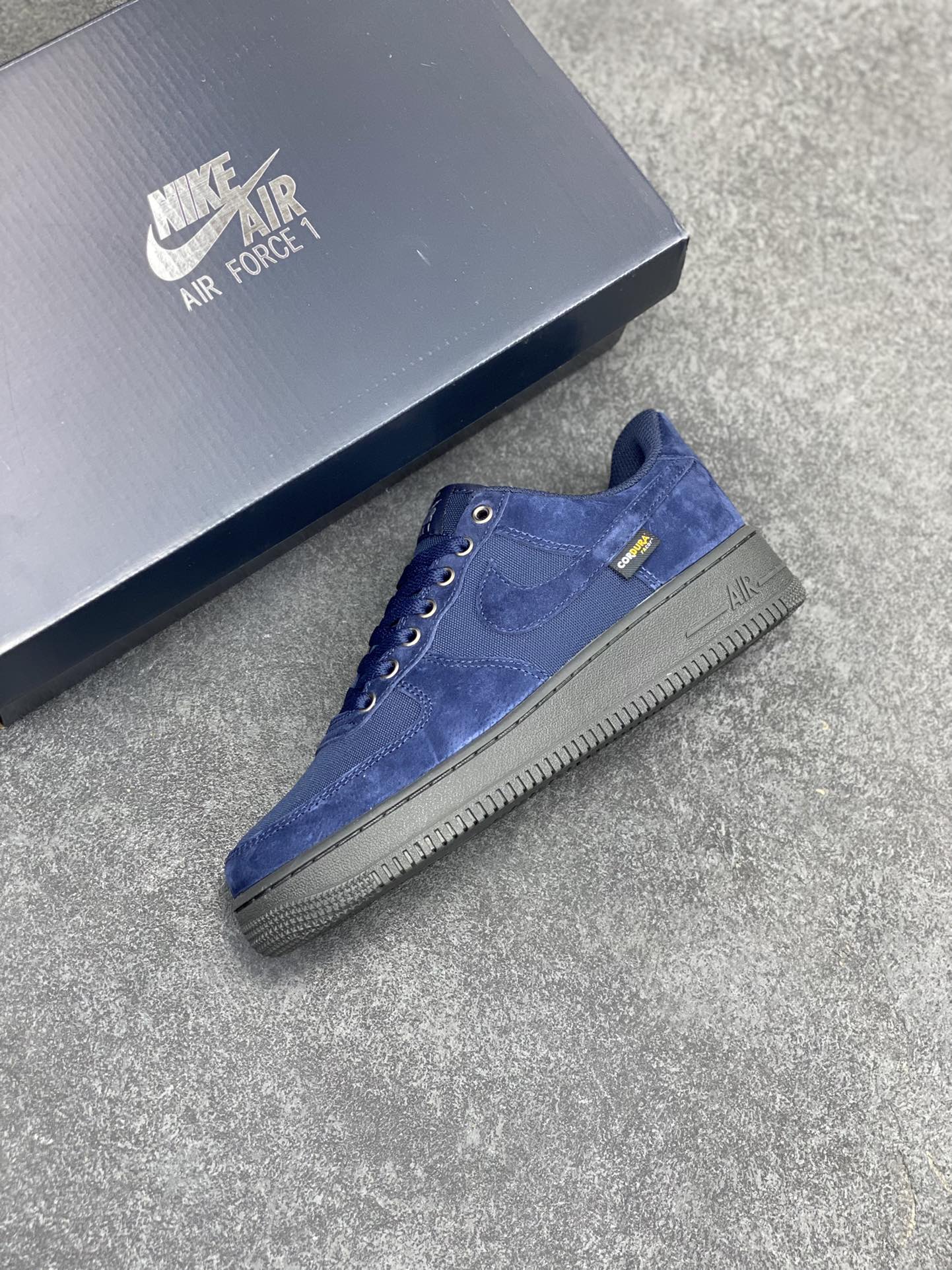 图片[7]-Nike Air Force 1 Low 07 黑蓝 原楦头原纸板 打造纯正低帮空军版型 专注外贸渠道 全掌内置蜂窝气垫 原盒配件 原厂中底钢印、拉帮完美 货号：HQ3822-400 尺码：36 36.5 37.5 38 38.5 39 40 40.5 41 42 42.5 43 44 44.5 45-选品中心