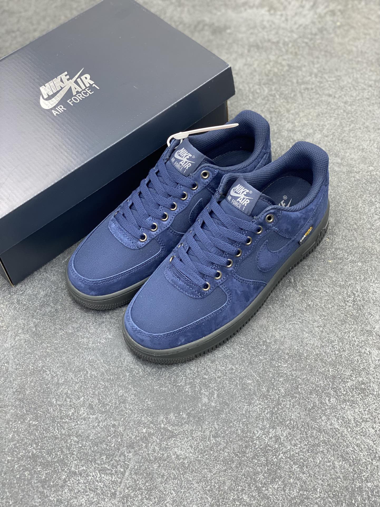 图片[8]-Nike Air Force 1 Low 07 黑蓝 原楦头原纸板 打造纯正低帮空军版型 专注外贸渠道 全掌内置蜂窝气垫 原盒配件 原厂中底钢印、拉帮完美 货号：HQ3822-400 尺码：36 36.5 37.5 38 38.5 39 40 40.5 41 42 42.5 43 44 44.5 45-选品中心