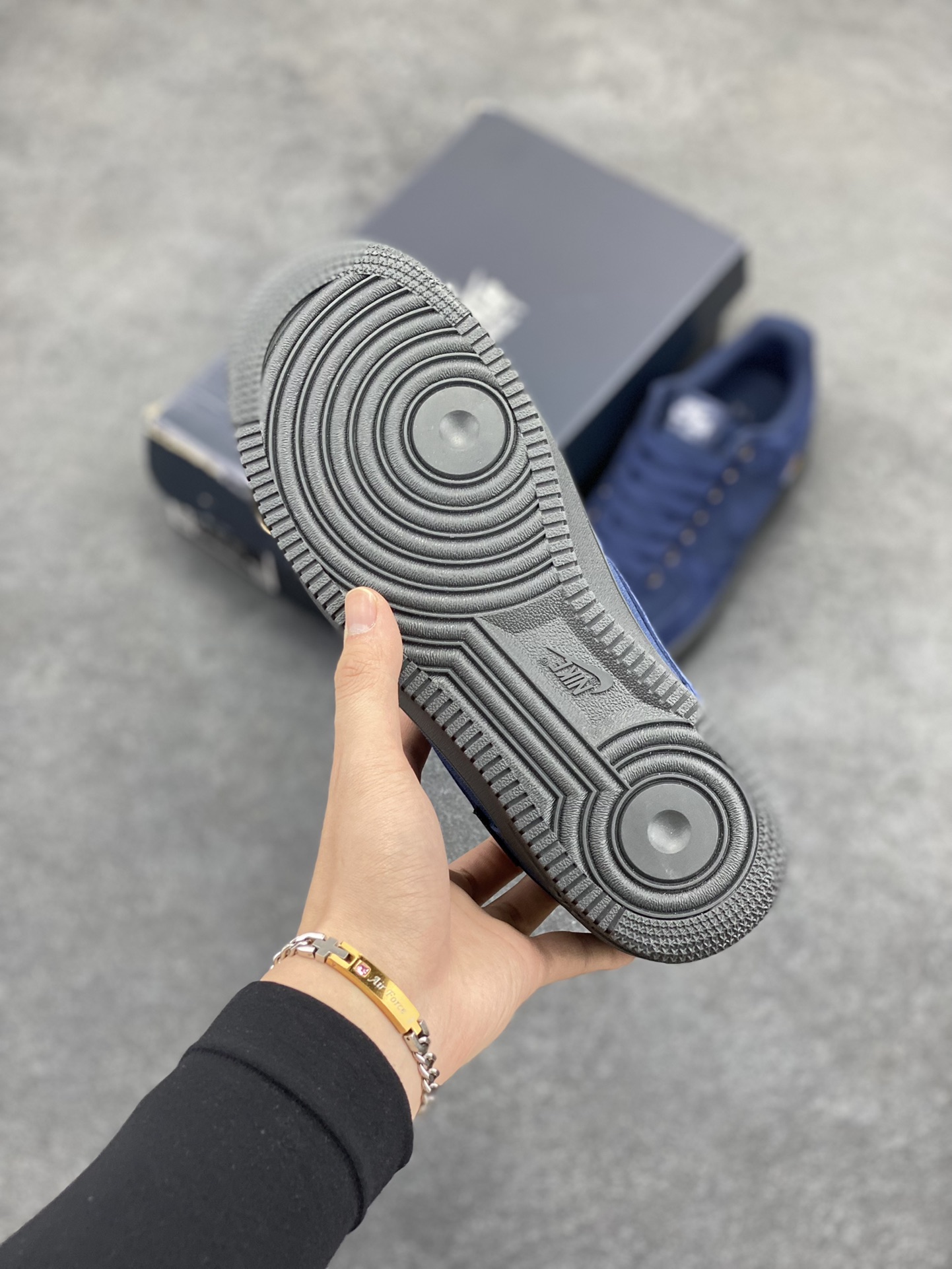 图片[5]-Nike Air Force 1 Low 07 黑蓝 原楦头原纸板 打造纯正低帮空军版型 专注外贸渠道 全掌内置蜂窝气垫 原盒配件 原厂中底钢印、拉帮完美 货号：HQ3822-400 尺码：36 36.5 37.5 38 38.5 39 40 40.5 41 42 42.5 43 44 44.5 45-选品中心