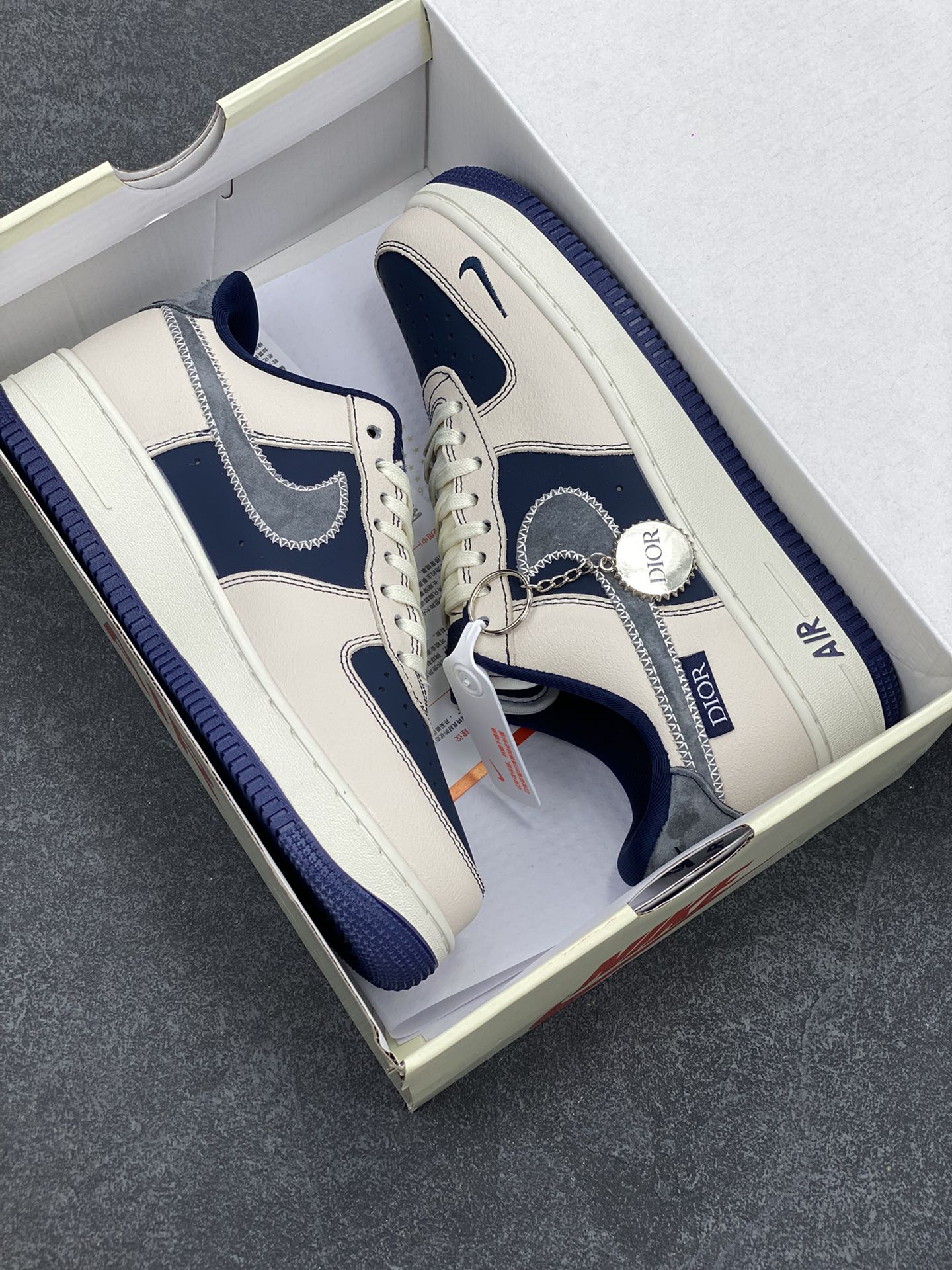 图片[9]-Nike Air Force 1 ’07 Low 空军一号低帮百搭休闲运动板鞋。柔软、弹性十足的缓震性能和出色的中底设计，横跨复古与现代的外型结合，造就出风靡全球三十多年的Force 1，直到今天还深受青睐 货号：KK1988-012 尺码：40 41 42 43 44 45-选品中心