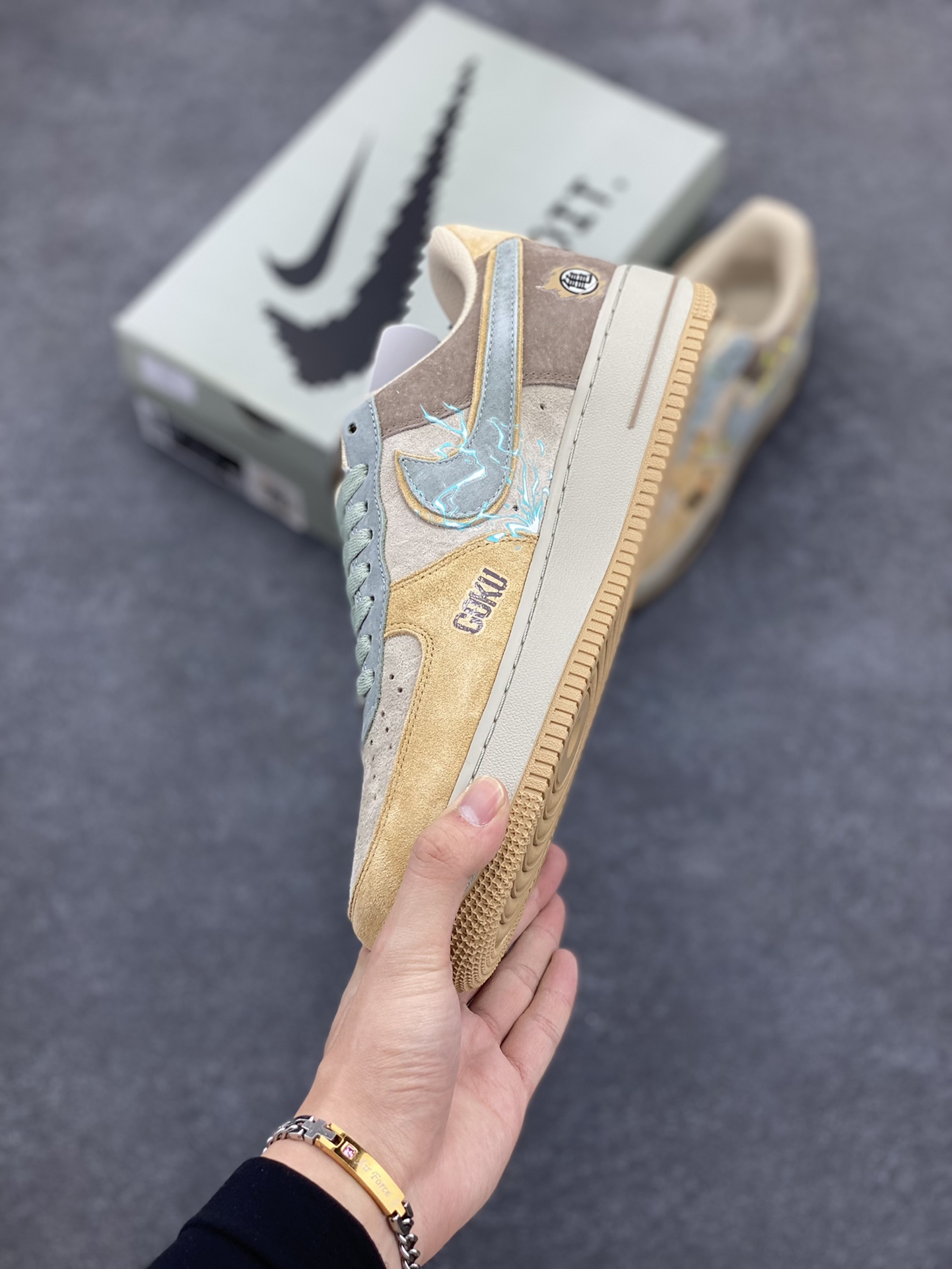 图片[3]-🐲“卡卡罗特”🐲Nike Air Force 1 “Kakarot”漫画七龙珠系列 空军一号定制低帮秋冬板鞋 在那浩瀚无垠的宇宙中，有一颗名为贝吉塔行星的地方，卡卡罗特诞生于此。他本是一名普通的赛亚人婴儿，却在命运的齿轮下，踏上了一条波澜壮阔的传奇之路。卡卡罗特，也就是后来被地球人称为孙悟空的战士，自幼被送往地球 货号：CD1212-666 尺码：36 36.5 37.5 38 38.5 39 40 40.5 41 42 42.5 43 44 44.5 45-选品中心