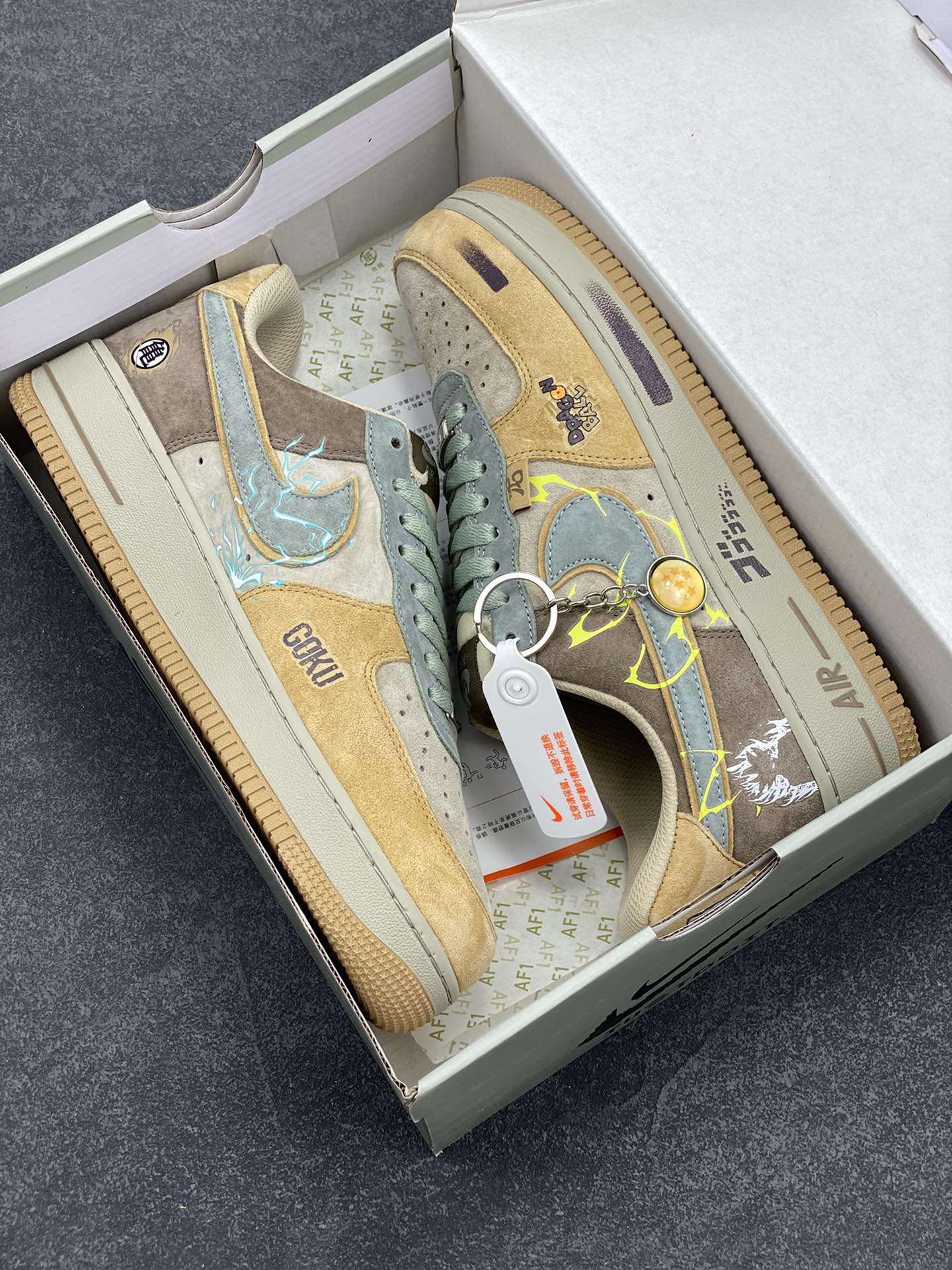 图片[9]-🐲“卡卡罗特”🐲Nike Air Force 1 “Kakarot”漫画七龙珠系列 空军一号定制低帮秋冬板鞋 在那浩瀚无垠的宇宙中，有一颗名为贝吉塔行星的地方，卡卡罗特诞生于此。他本是一名普通的赛亚人婴儿，却在命运的齿轮下，踏上了一条波澜壮阔的传奇之路。卡卡罗特，也就是后来被地球人称为孙悟空的战士，自幼被送往地球 货号：CD1212-666 尺码：36 36.5 37.5 38 38.5 39 40 40.5 41 42 42.5 43 44 44.5 45-选品中心