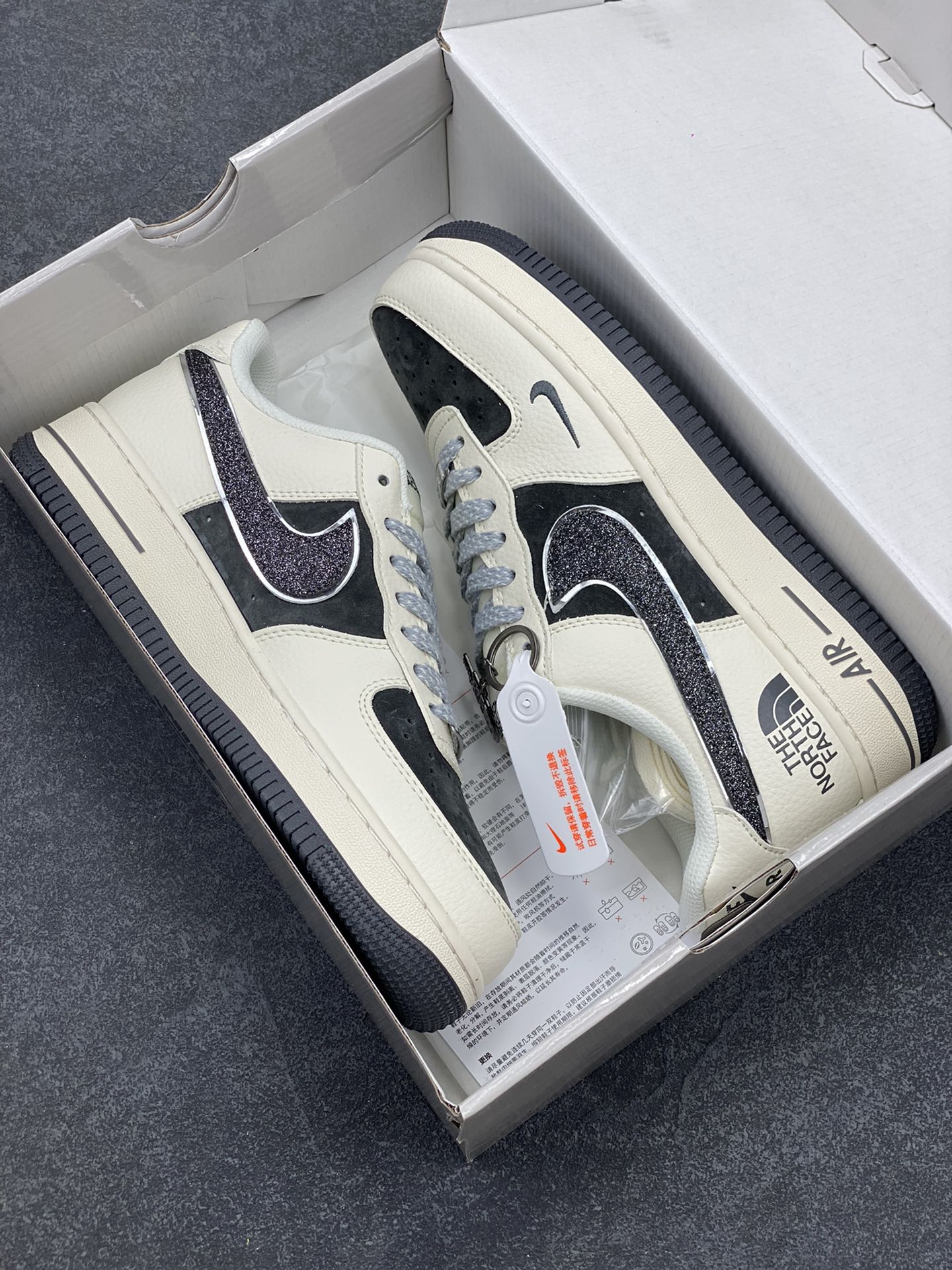 图片[9]-NIke Air Force 1 \’07 Low “北面联名”空军一号 低帮 运动鞋 休闲鞋 折边针车 工艺难度大 原楦头原纸板 原装鞋盒 定制五金配件 内置全掌气垫 原厂鞋底 货号：QY6818-527 尺码：36 36.5 37.5 38 38.5 39 40 40.5 41 42 42.5 43 44 44.5 45-选品中心