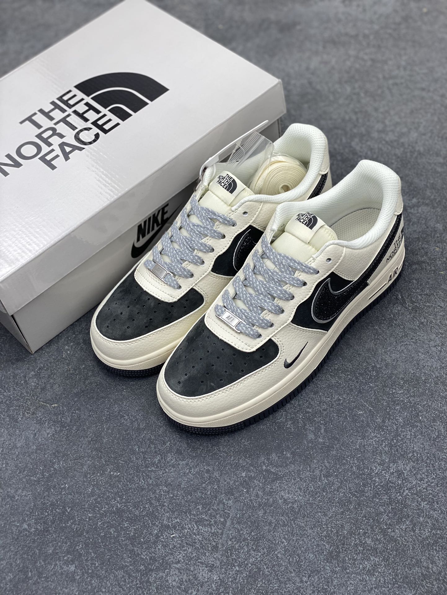 图片[8]-NIke Air Force 1 \’07 Low “北面联名”空军一号 低帮 运动鞋 休闲鞋 折边针车 工艺难度大 原楦头原纸板 原装鞋盒 定制五金配件 内置全掌气垫 原厂鞋底 货号：QY6818-527 尺码：36 36.5 37.5 38 38.5 39 40 40.5 41 42 42.5 43 44 44.5 45-选品中心