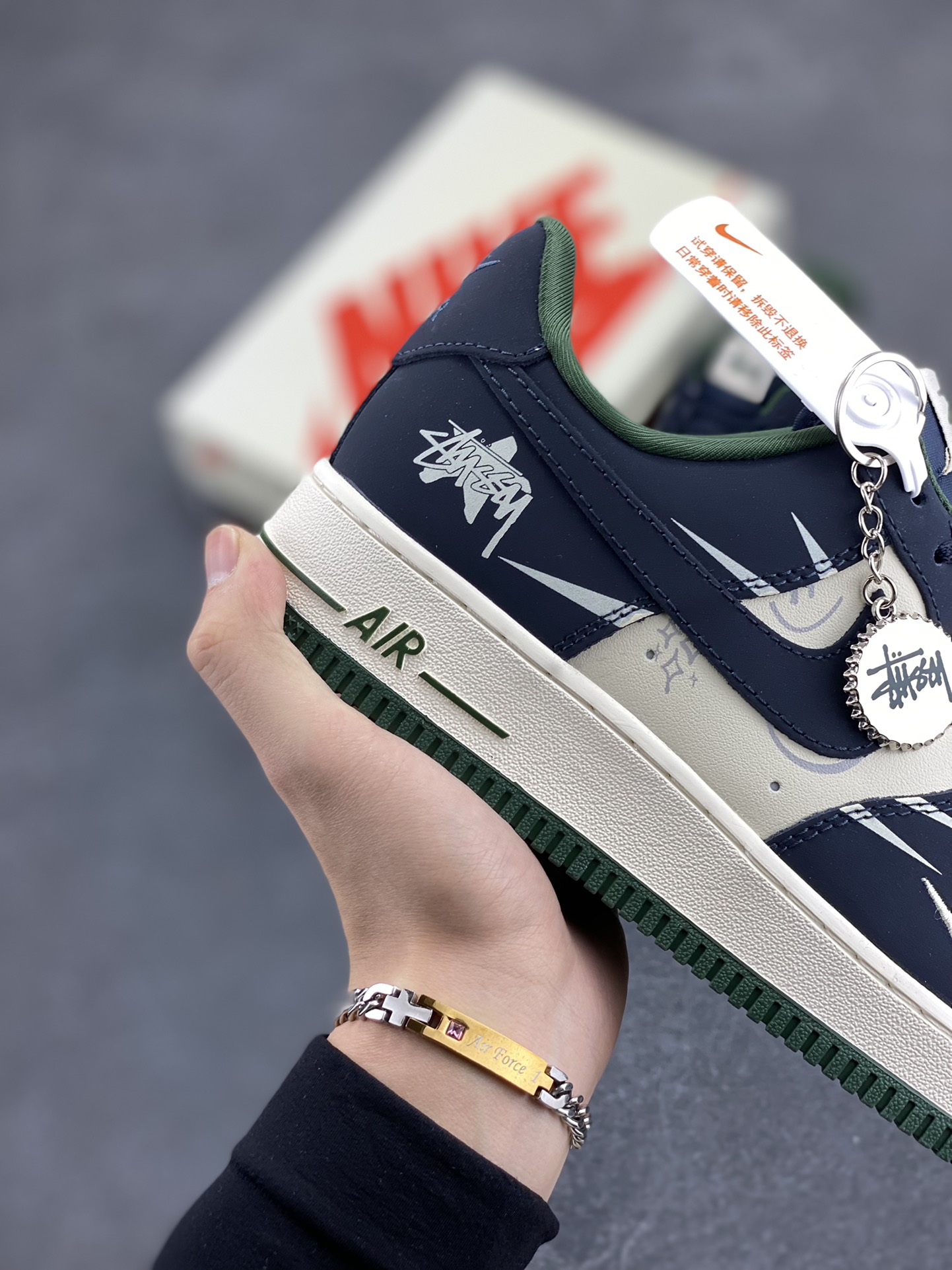 图片[6]-NIke Air Force 1 \’07 Low “斯图西联名——爆炸蓝”空军一号 低帮 运动鞋 休闲鞋 折边针车 工艺难度大 原楦头原纸板 原装鞋盒 定制五金配件 内置全掌气垫 原厂鞋底 货号：KK1988-040 尺码：36 36.5 37.5 38 38.5 39 40 40.5 41 42 42.5 43 44 44.5 45-选品中心