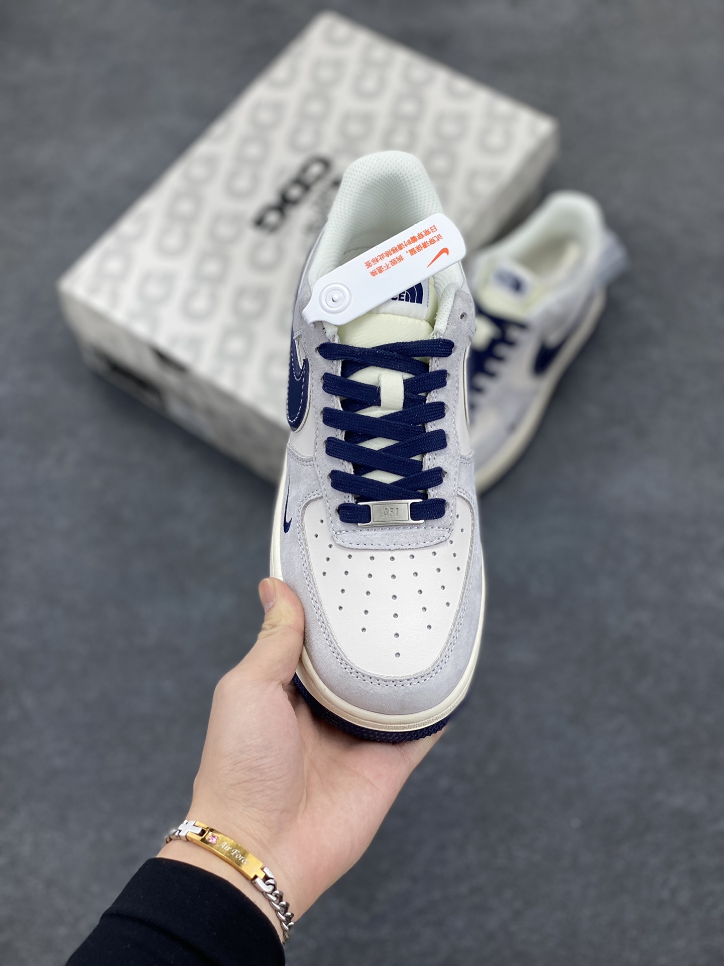 图片[2]-NIke Air Force 1 \’07 Low “北面联名–蓝勾小标”空军一号 低帮 运动鞋 休闲鞋 折边针车 工艺难度大 原楦头原纸板 原装鞋盒 定制五金配件 内置全掌气垫 原厂鞋底 货号：XZ6188-913 尺码：36 36.5 37.5 38 38.5 39 40 40.5 41 42 42.5 43 44 44.5 45-选品中心