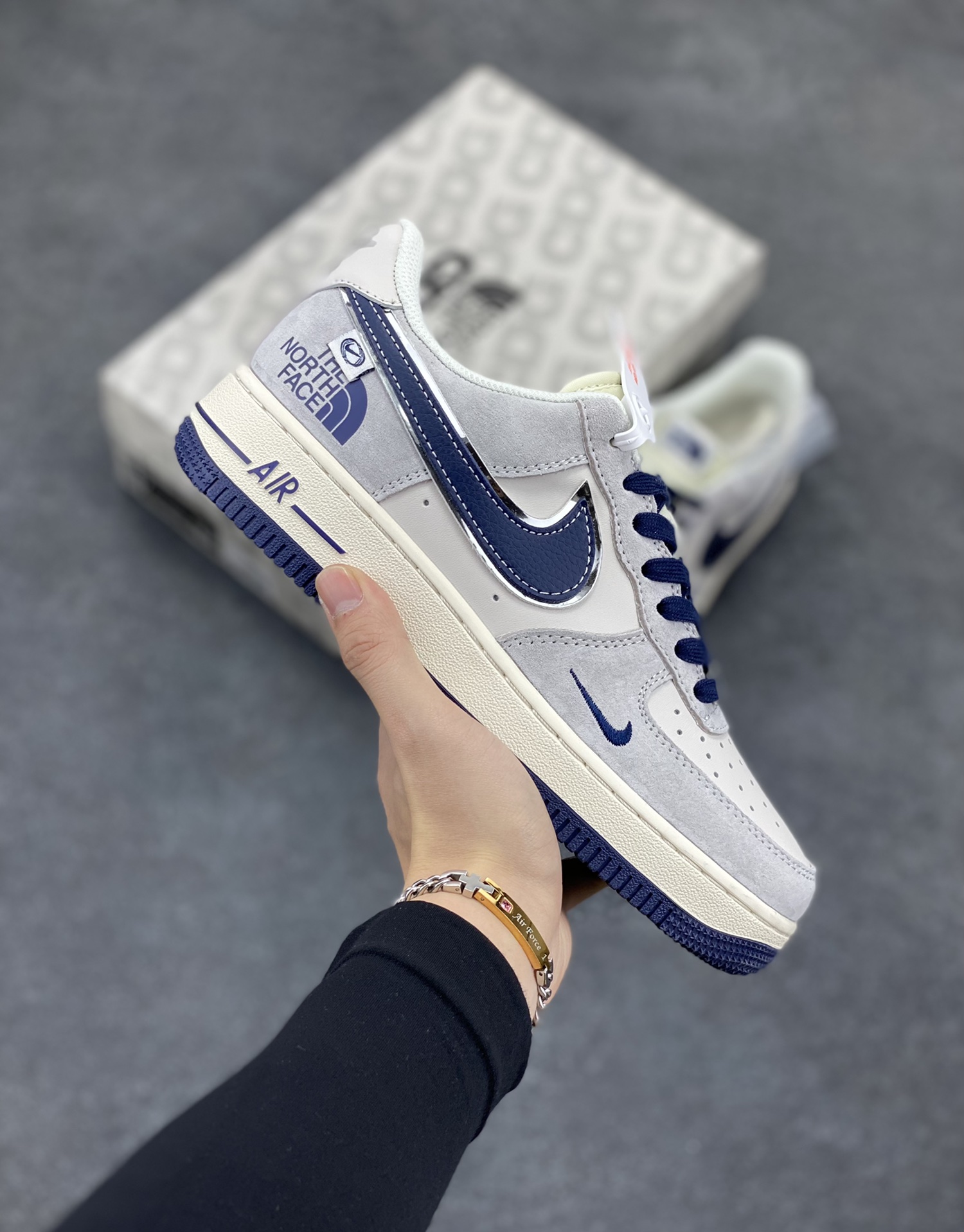 NIke Air Force 1 \'07 Low “北面联名--蓝勾小标”空军一号 低帮 运动鞋 休闲鞋 折边针车 工艺难度大 原楦头原纸板 原装鞋盒 定制五金配件 内置全掌气垫 原厂鞋底 货号：XZ6188-913 尺码：36 36.5 37.5 38 38.5 39 40 40.5 41 42 42.5 43 44 44.5 45-选品中心