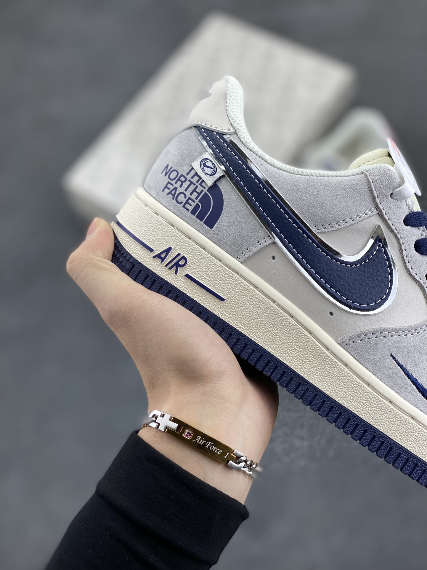 图片[6]-NIke Air Force 1 \’07 Low “北面联名–蓝勾小标”空军一号 低帮 运动鞋 休闲鞋 折边针车 工艺难度大 原楦头原纸板 原装鞋盒 定制五金配件 内置全掌气垫 原厂鞋底 货号：XZ6188-913 尺码：36 36.5 37.5 38 38.5 39 40 40.5 41 42 42.5 43 44 44.5 45-选品中心