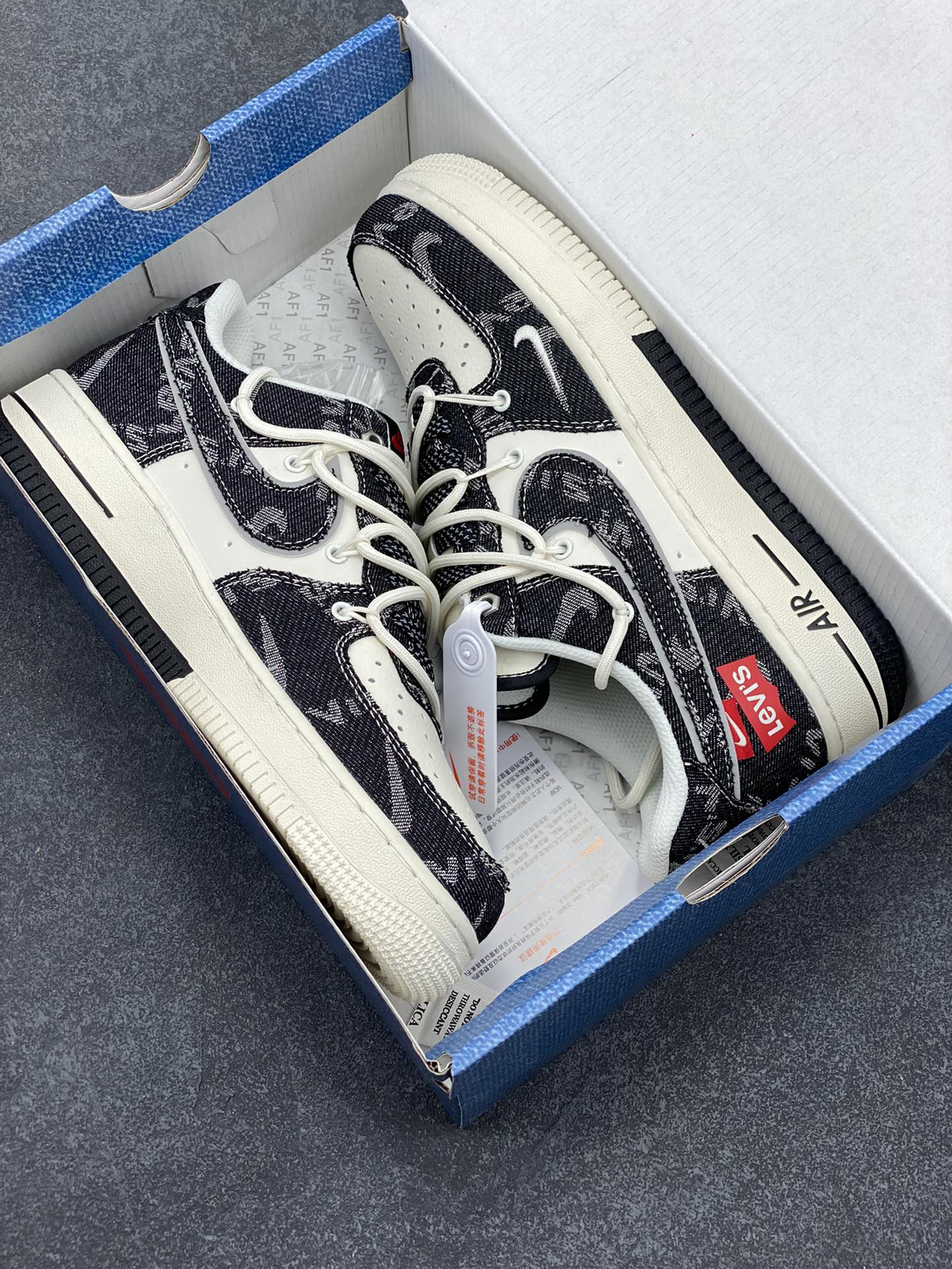 图片[9]-NIke Air Force 1 \’07 Low “李维斯联名–黑牛仔抽绳”空军一号 低帮 运动鞋 休闲鞋 折边针车 工艺难度大 原楦头原纸板 原装鞋盒 定制五金配件 内置全掌气垫 原厂鞋底 货号：SJ1198-800 尺码：36 36.5 37.5 38 38.5 39 40 40.5 41 42 42.5 43 44 44.5 45-选品中心