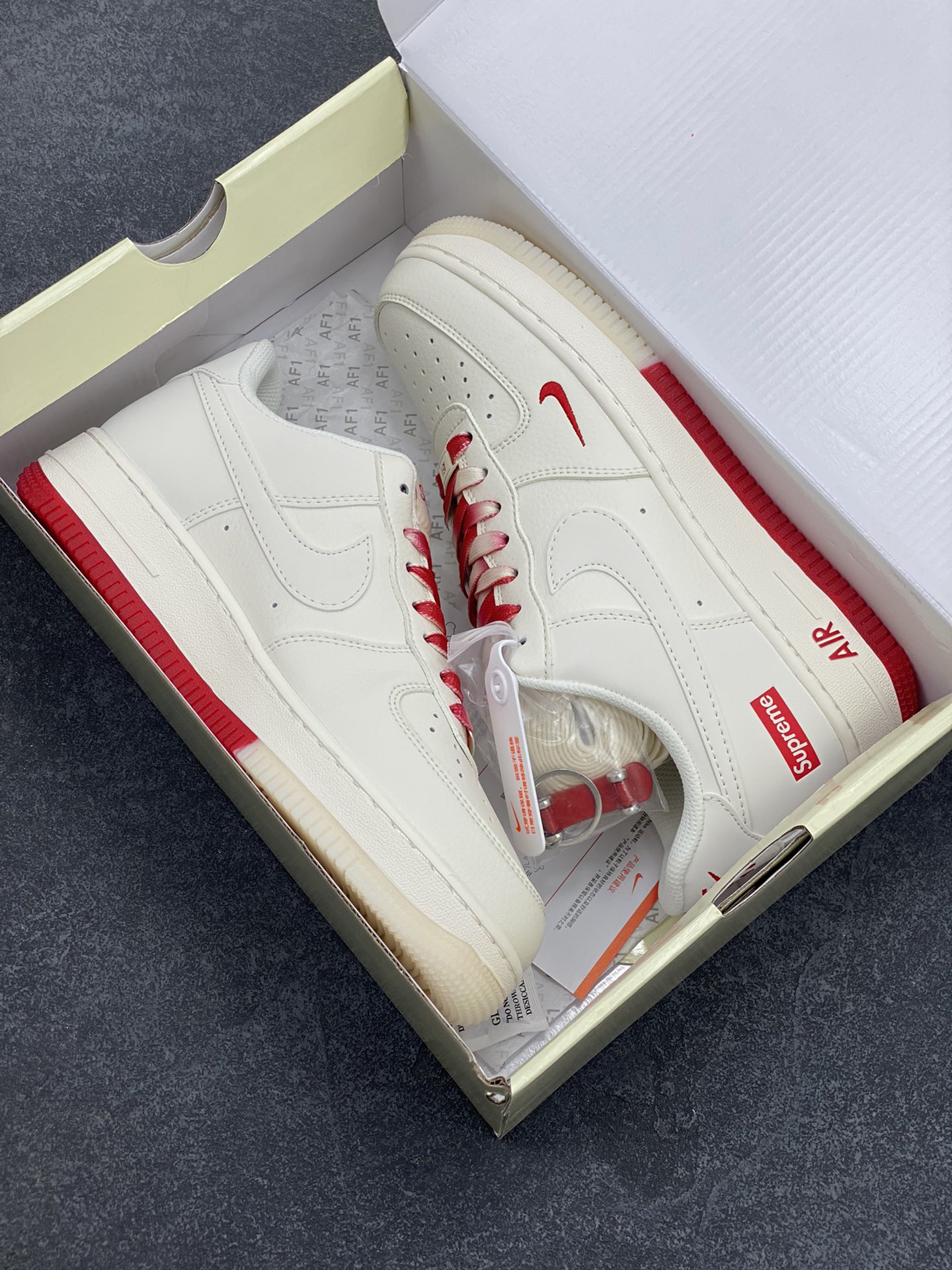 图片[9]-NIke Air Force 1 \’07 Low “Supreme联名–米红双拼”空军一号 低帮 运动鞋 休闲鞋 折边针车 工艺难度大 原楦头原纸板 原装鞋盒 定制五金配件 内置全掌气垫 原厂鞋底 货号：BB7577-216 尺码：36 36.5 37.5 38 38.5 39 40 40.5 41 42 42.5 43 44 44.5 45-选品中心