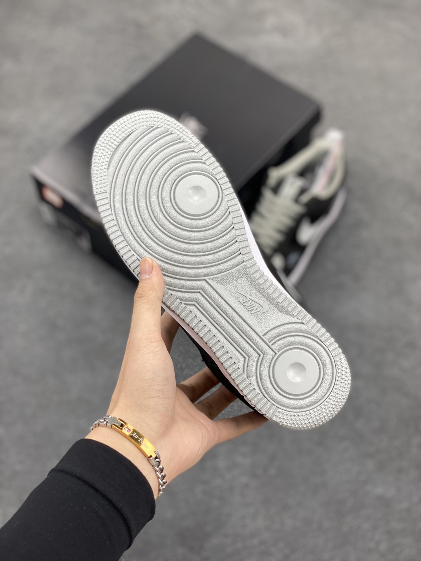 图片[5]-海外限定  Nike Air Force 1 Premium 影子灰配色 空军一号低帮休闲板鞋 定制皮料 3M反光 原楦头原纸板 纯正版型 内置全掌气垫 货号：BQ6818-009 尺码：36 36.5 37.5 38 38.5 39 40 40.5 41 42 42.5 43 44 44.5 45-选品中心