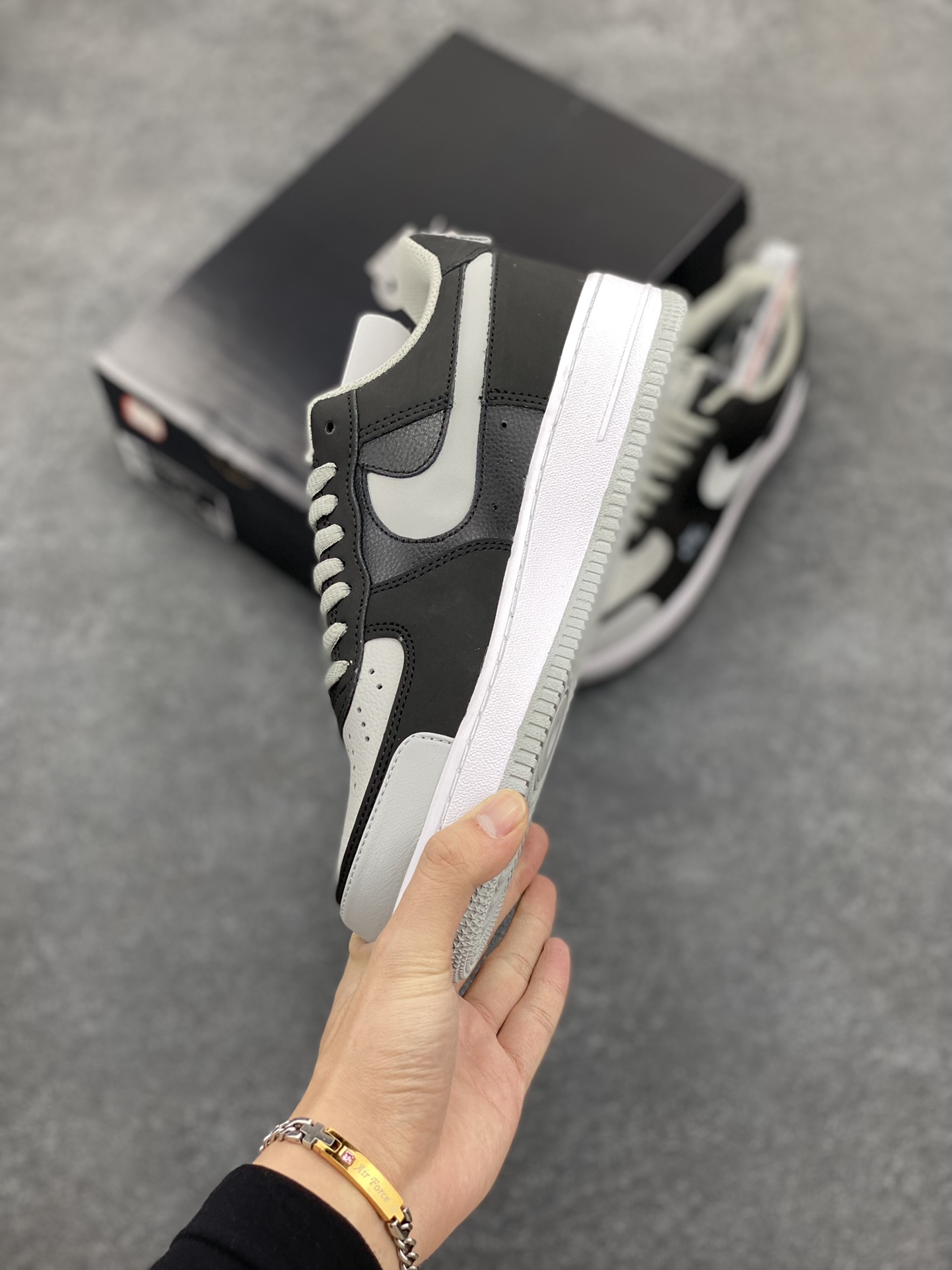 图片[3]-海外限定  Nike Air Force 1 Premium 影子灰配色 空军一号低帮休闲板鞋 定制皮料 3M反光 原楦头原纸板 纯正版型 内置全掌气垫 货号：BQ6818-009 尺码：36 36.5 37.5 38 38.5 39 40 40.5 41 42 42.5 43 44 44.5 45-选品中心