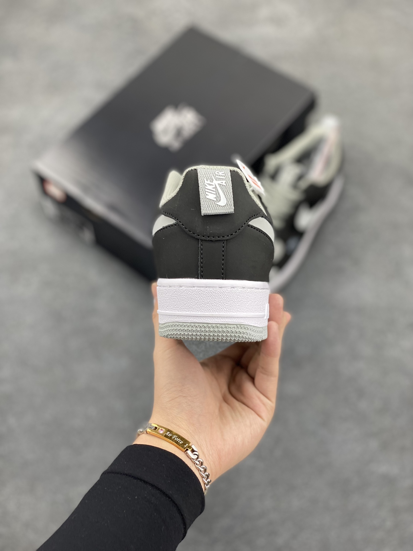 图片[4]-海外限定  Nike Air Force 1 Premium 影子灰配色 空军一号低帮休闲板鞋 定制皮料 3M反光 原楦头原纸板 纯正版型 内置全掌气垫 货号：BQ6818-009 尺码：36 36.5 37.5 38 38.5 39 40 40.5 41 42 42.5 43 44 44.5 45-选品中心