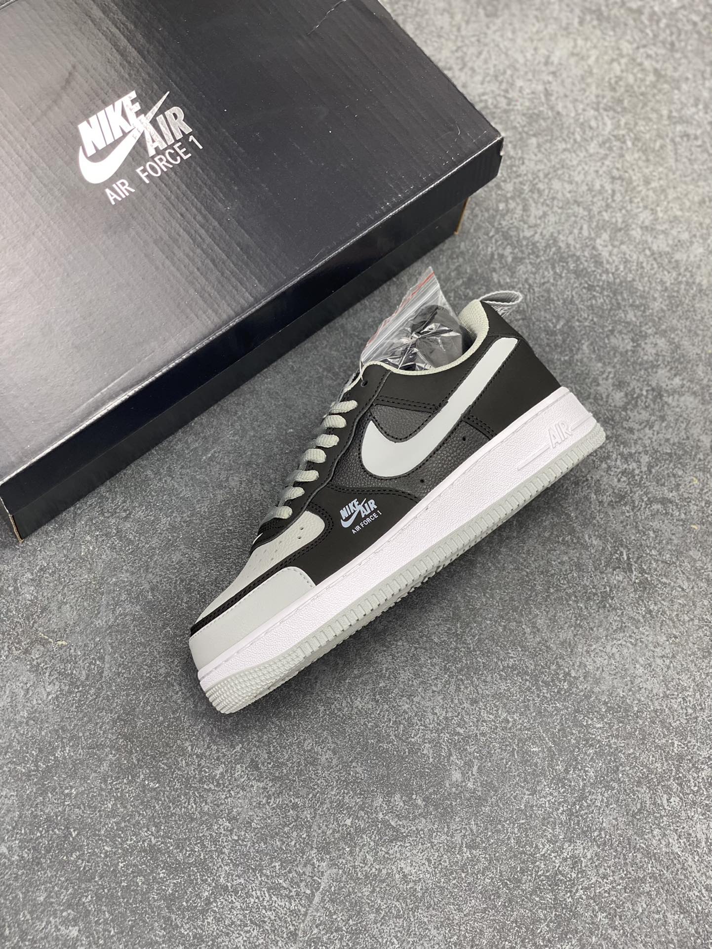 图片[7]-海外限定  Nike Air Force 1 Premium 影子灰配色 空军一号低帮休闲板鞋 定制皮料 3M反光 原楦头原纸板 纯正版型 内置全掌气垫 货号：BQ6818-009 尺码：36 36.5 37.5 38 38.5 39 40 40.5 41 42 42.5 43 44 44.5 45-选品中心