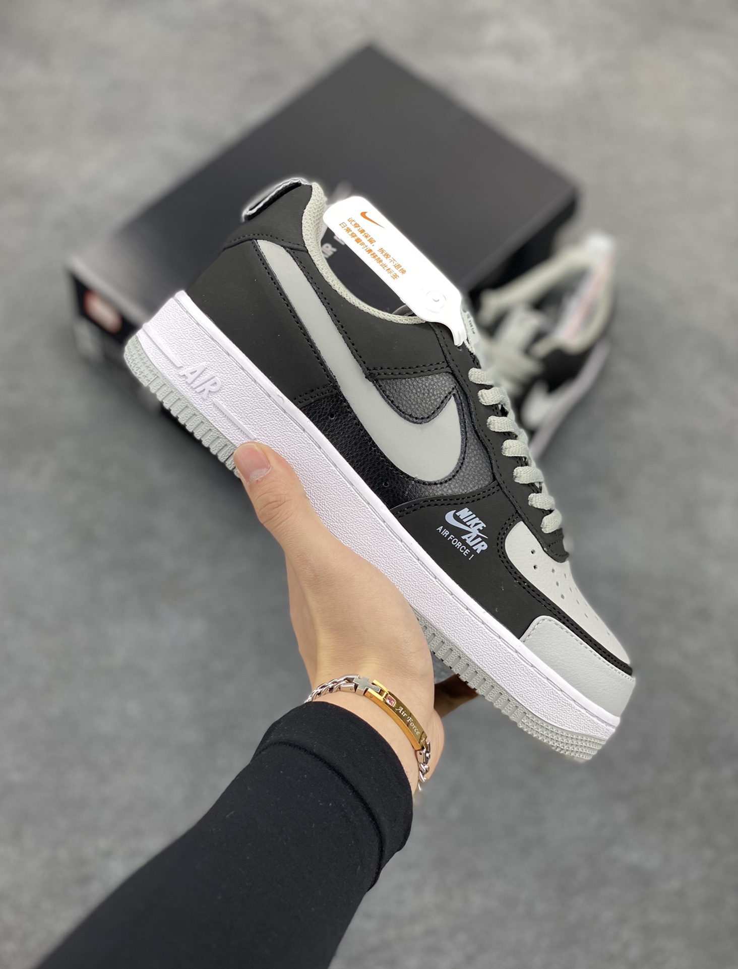 海外限定  Nike Air Force 1 Premium 影子灰配色 空军一号低帮休闲板鞋 定制皮料 3M反光 原楦头原纸板 纯正版型 内置全掌气垫 货号：BQ6818-009 尺码：36 36.5 37.5 38 38.5 39 40 40.5 41 42 42.5 43 44 44.5 45-选品中心