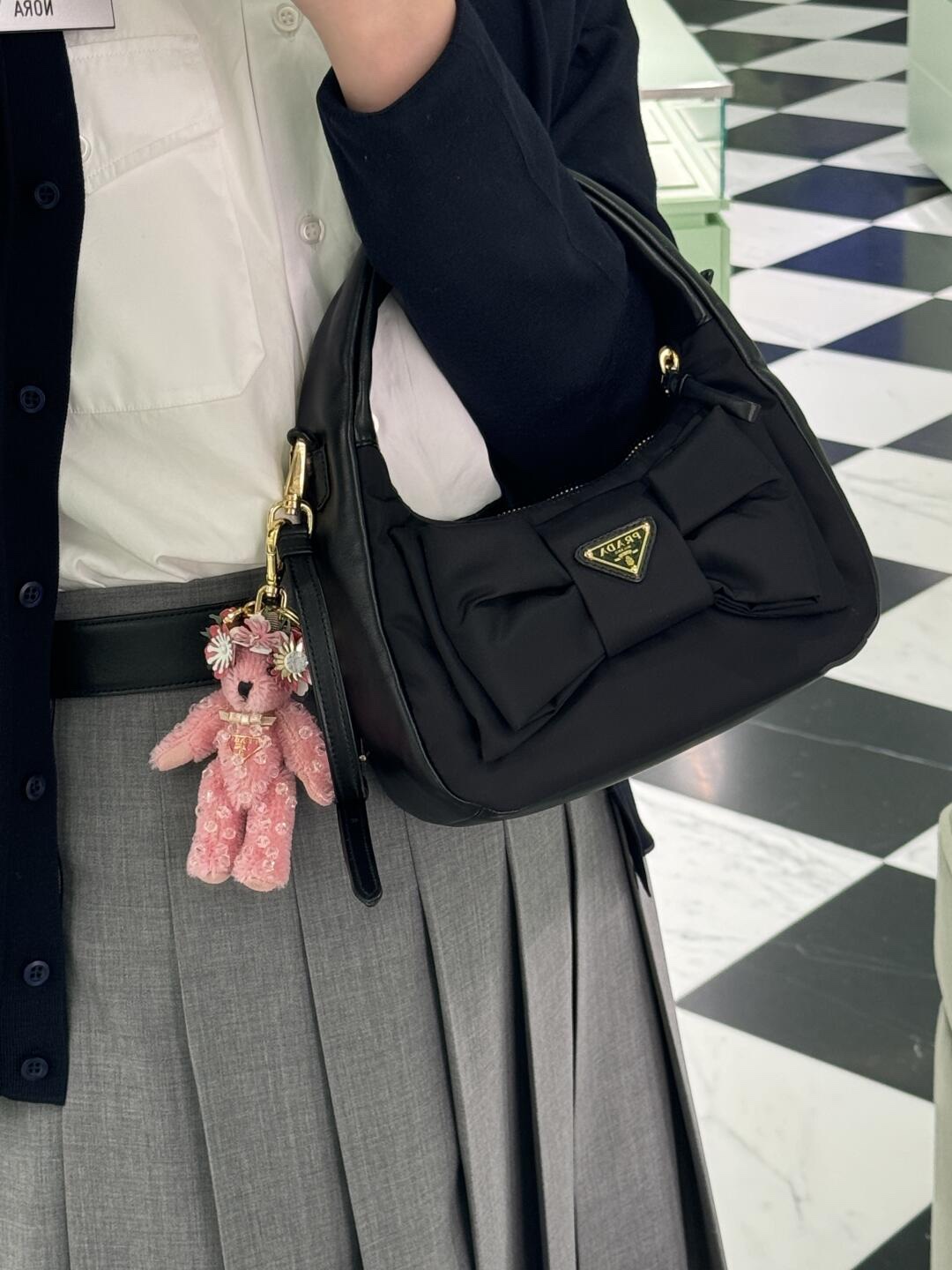 Prada Product _dVnqfJtfIWPhEBsDyjLYVC0hkXdHAg0OHMMoJFA