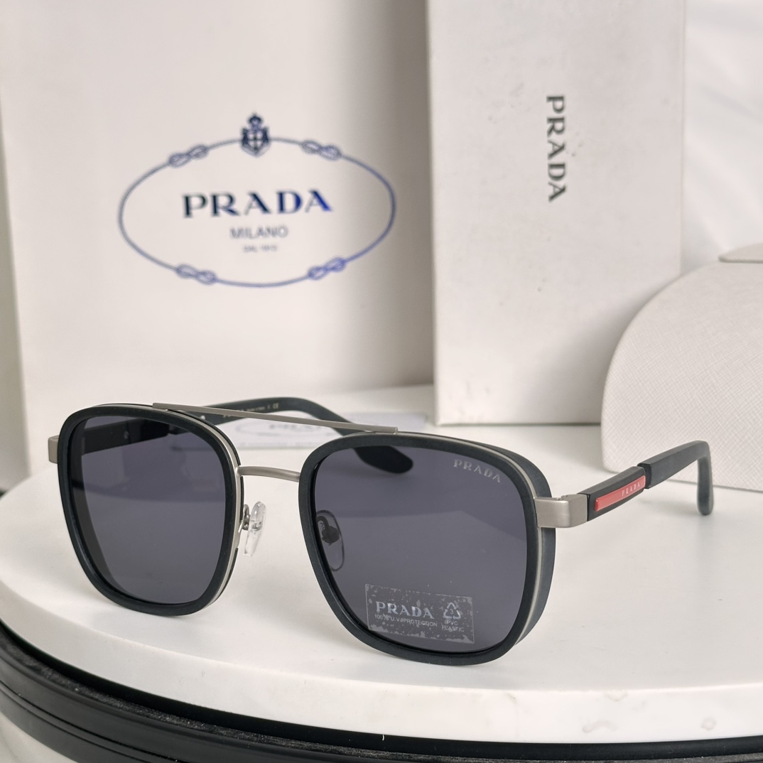  ‼️PRAD*
官网经典款 
板材与金属的完美融合 兼具活力与设计 充满运动感
MODEL：SPR51