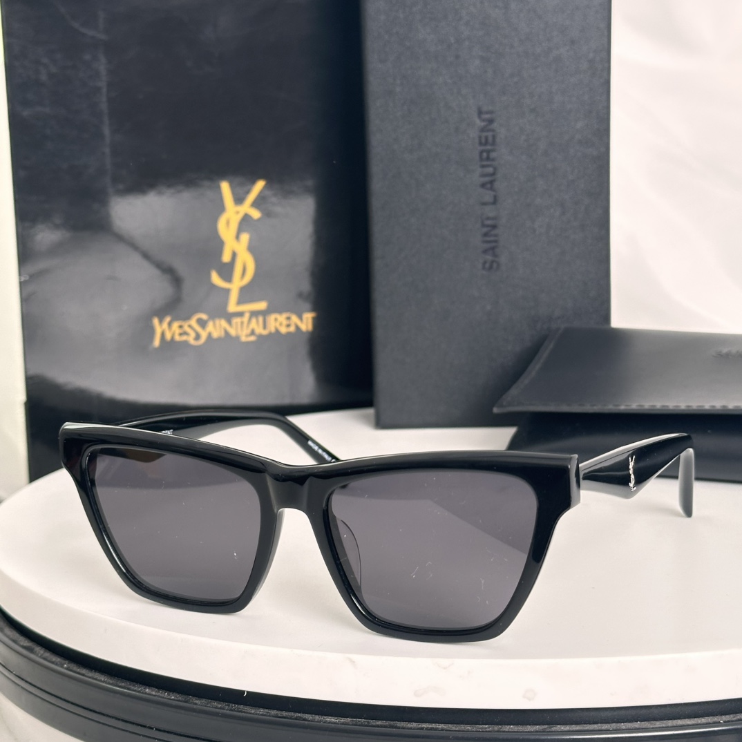 ‼️高版到 ✔️每一付独立编码 K金铰链
SAINT LAURENT * SLM103F 
猫眼款太阳镜