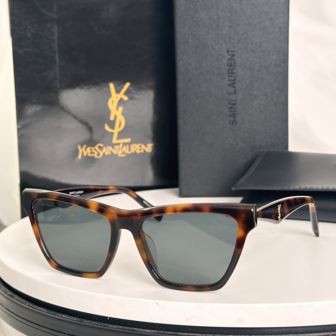 ‼️高版到 ✔️每一付独立编码 K金铰链
SAINT LAURENT * SLM103F 
猫眼款太阳镜