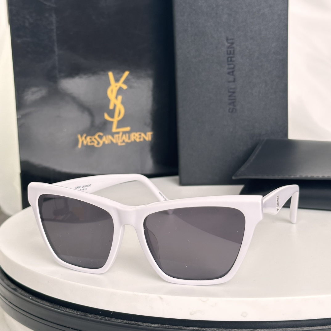 ‼️高版到 ✔️每一付独立编码 K金铰链
SAINT LAURENT * SLM103F 
猫眼款太阳镜