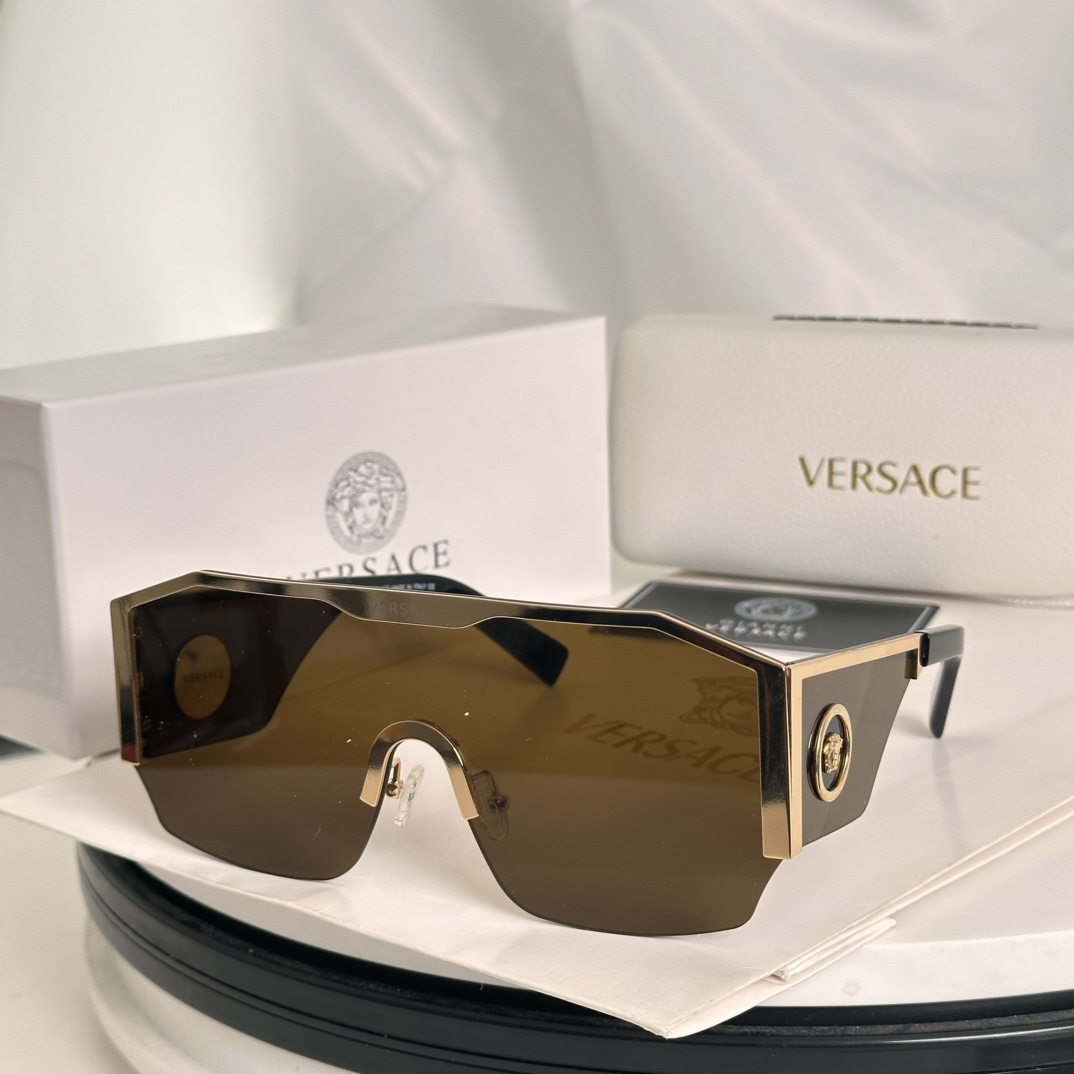  ‼️Versace范思哲美杜莎
一片式朋克街头耍帅护目镜男墨镜
VE2220 size：125MM