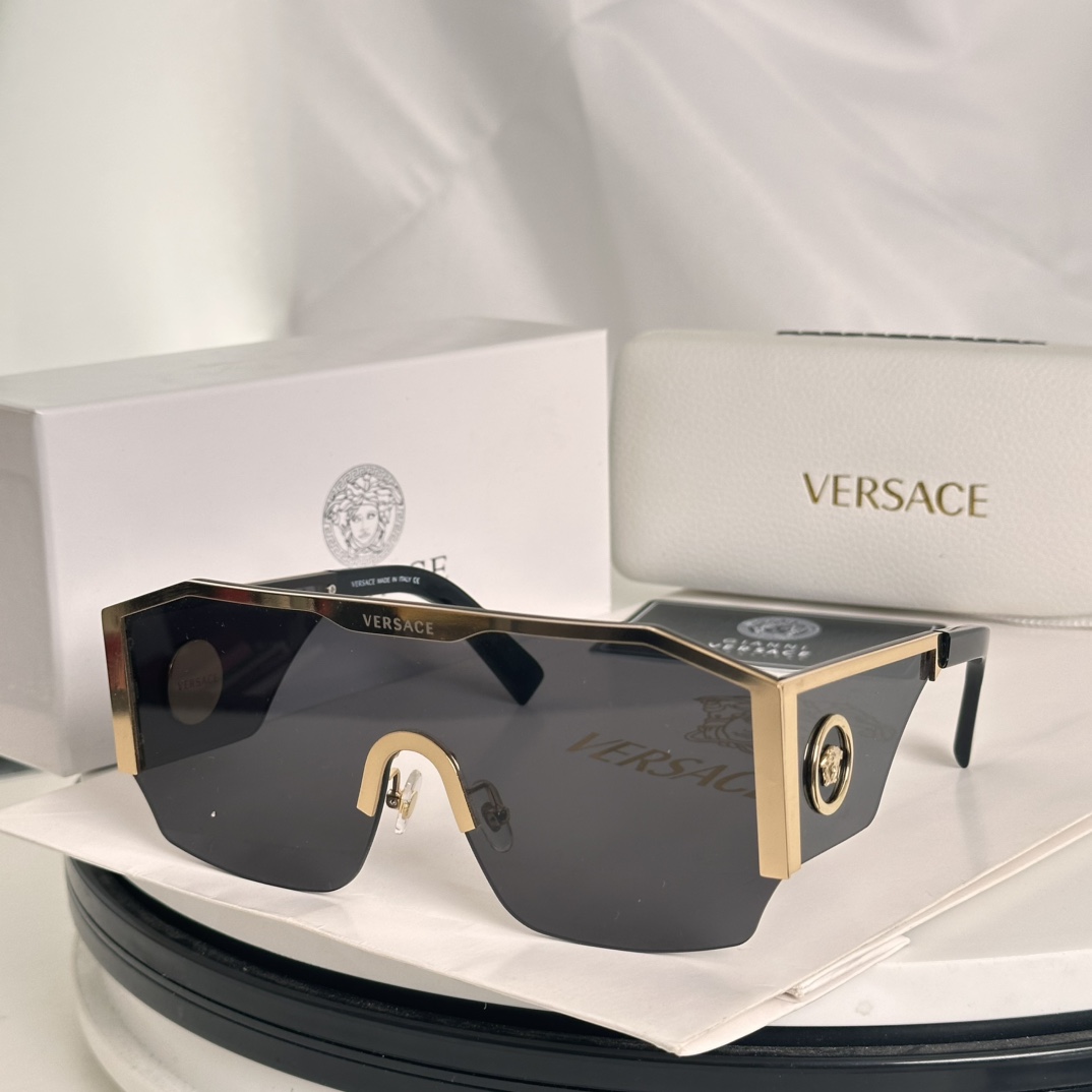  ‼️Versace范思哲美杜莎
一片式朋克街头耍帅护目镜男墨镜
VE2220 size：125MM