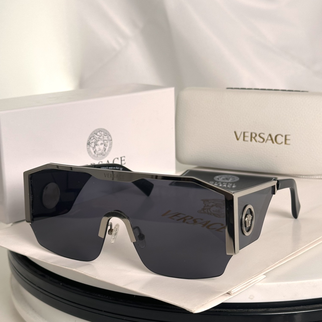  ‼️Versace范思哲美杜莎
一片式朋克街头耍帅护目镜男墨镜
VE2220 size：125MM