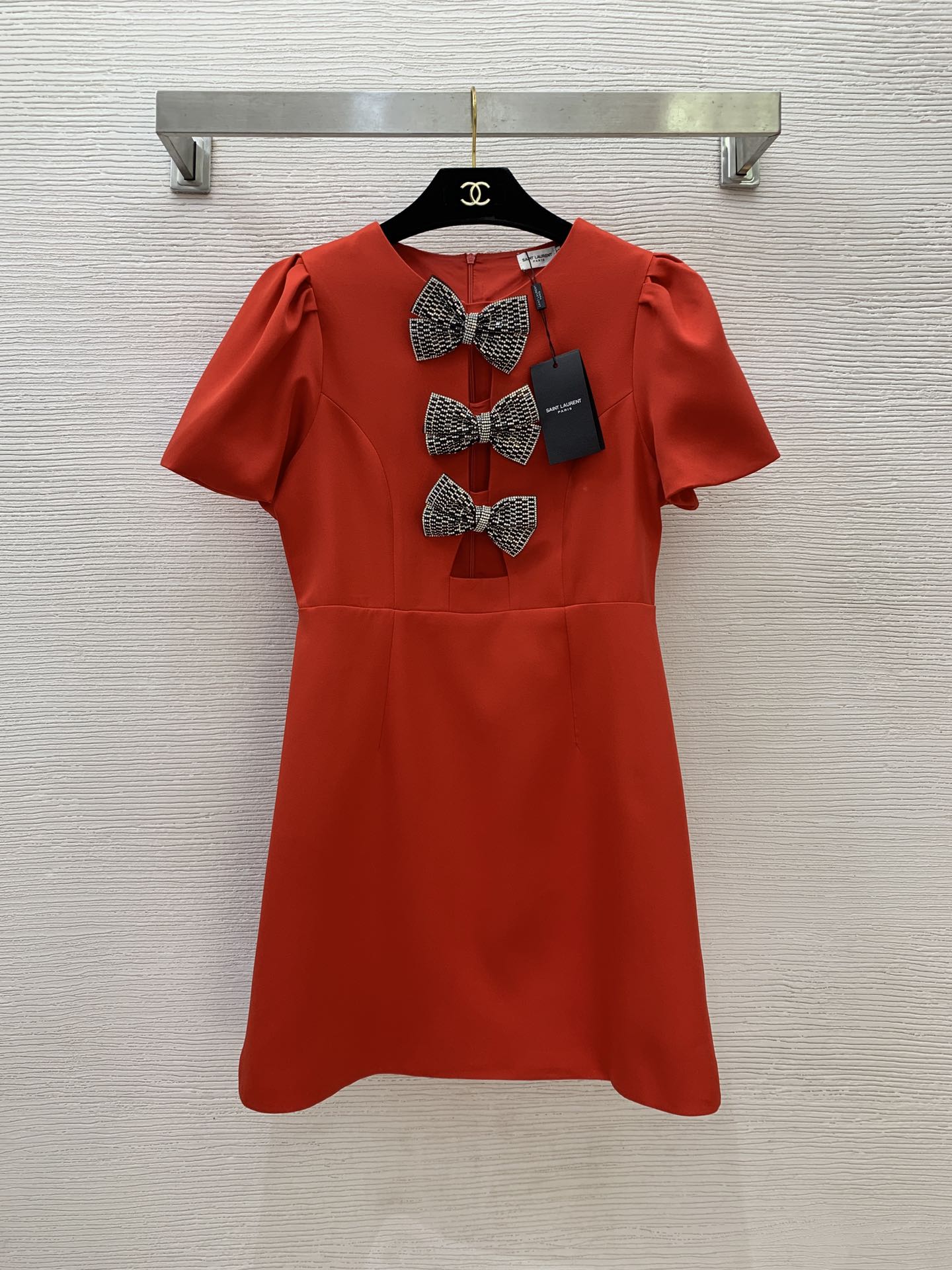 NO:295647,Model number G24138 Saint Laurent YSL new temperament, sweet age-reducing bow blingbling diamond decoration waist-hugging and slimming puff sleeve dress!  Red, (M size bust 86, sleeve length 22, waist 72, skirt length 85), saint laurent, saint laurent, skirts, alexander wang19860909款号G24138 圣罗兰YSL新款气质甜美减龄蝴蝶结blingbling闪钻装饰收腰显瘦泡泡袖连衣裙！红色,（M码胸围86,袖长22,腰围72,裙长85）,,saint laurent,saint laurent,skirts,alexander wang,Women's clothing