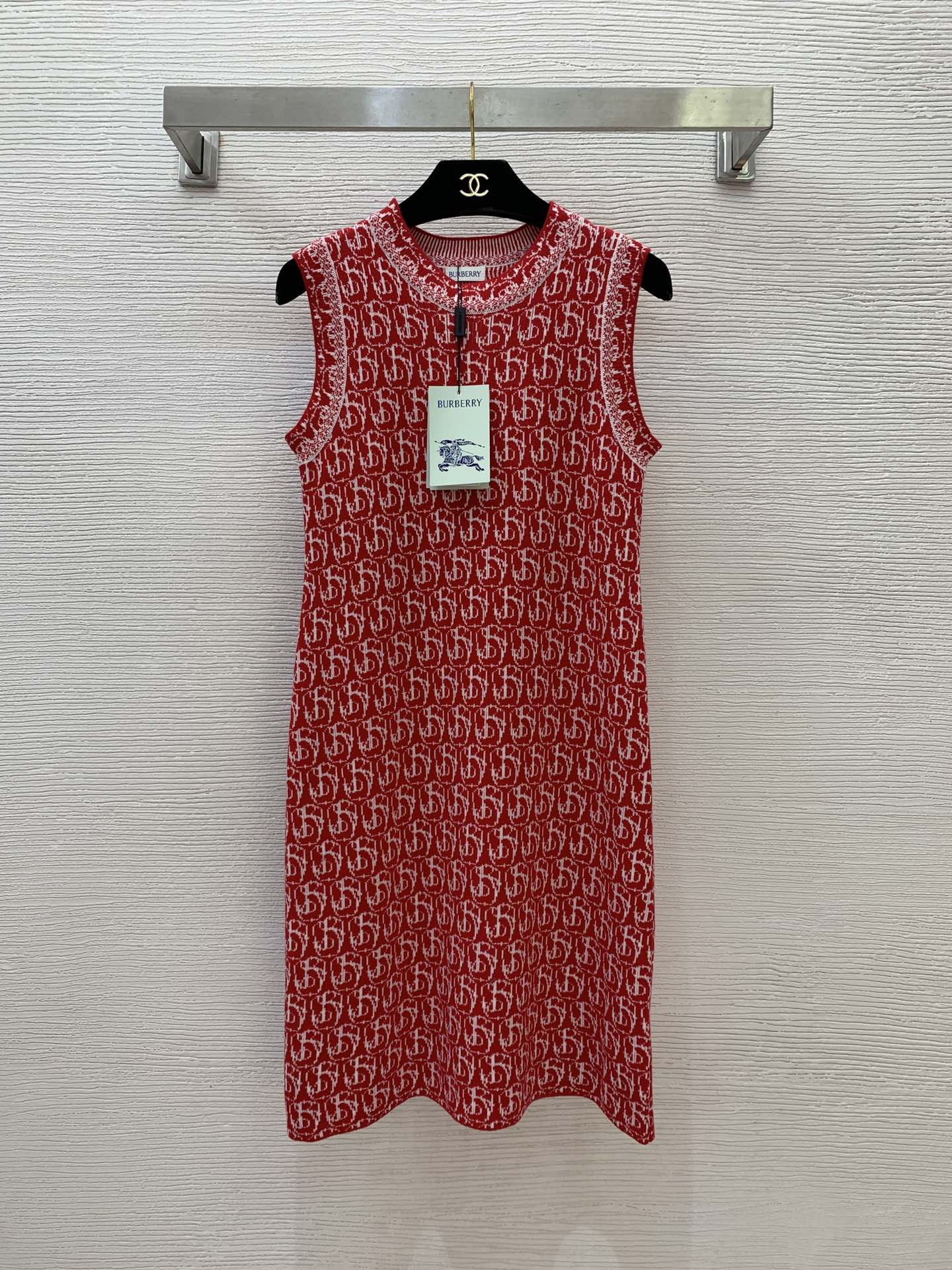 NO:295615,Model number D25010387 BURBER*Y new 25 early spring single product!  Home B custom wool yarn slim fit and slim knitted sleeveless vest dress!  Red, black, (M size bust 76, skirt length 88), burberry, skirt, alexander wang19860909款号D25010387 BURBER*Y新款25早春单品！B家定制羊毛纱线修身显瘦针织无袖背心连衣裙！红色、黑色、（M码胸围76,裙长88）,,burberry,skirts,alexander wang,Women's clothing