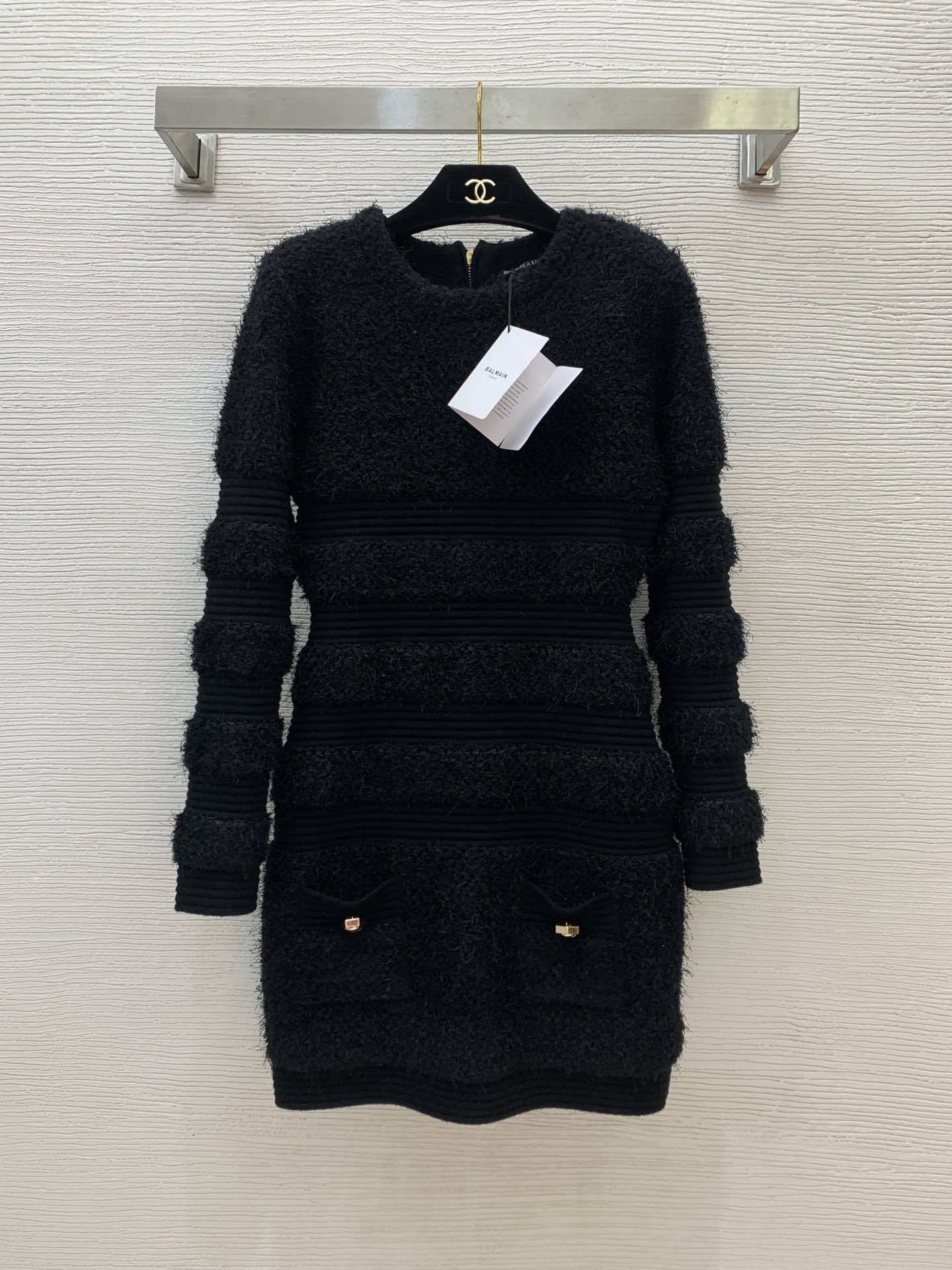 NO:295635,Model number G24123107 BALMAI* new style threaded tweed knitted thick fabric slim and long-sleeved knitted dress!  White, black, (M size bust 88, waist 66, sleeve length 59, skirt length 83), balmain, balmain, skirt, alexander wang19860909款号G24123107 BALMAI*巴尔曼新款 螺纹花呢针织厚面料修身显瘦长袖针织连衣裙！白色,黑色,（M码 胸围88,腰围66,袖长59,裙长83）,,balmain,balmain,skirts,alexander wang,Women's clothing