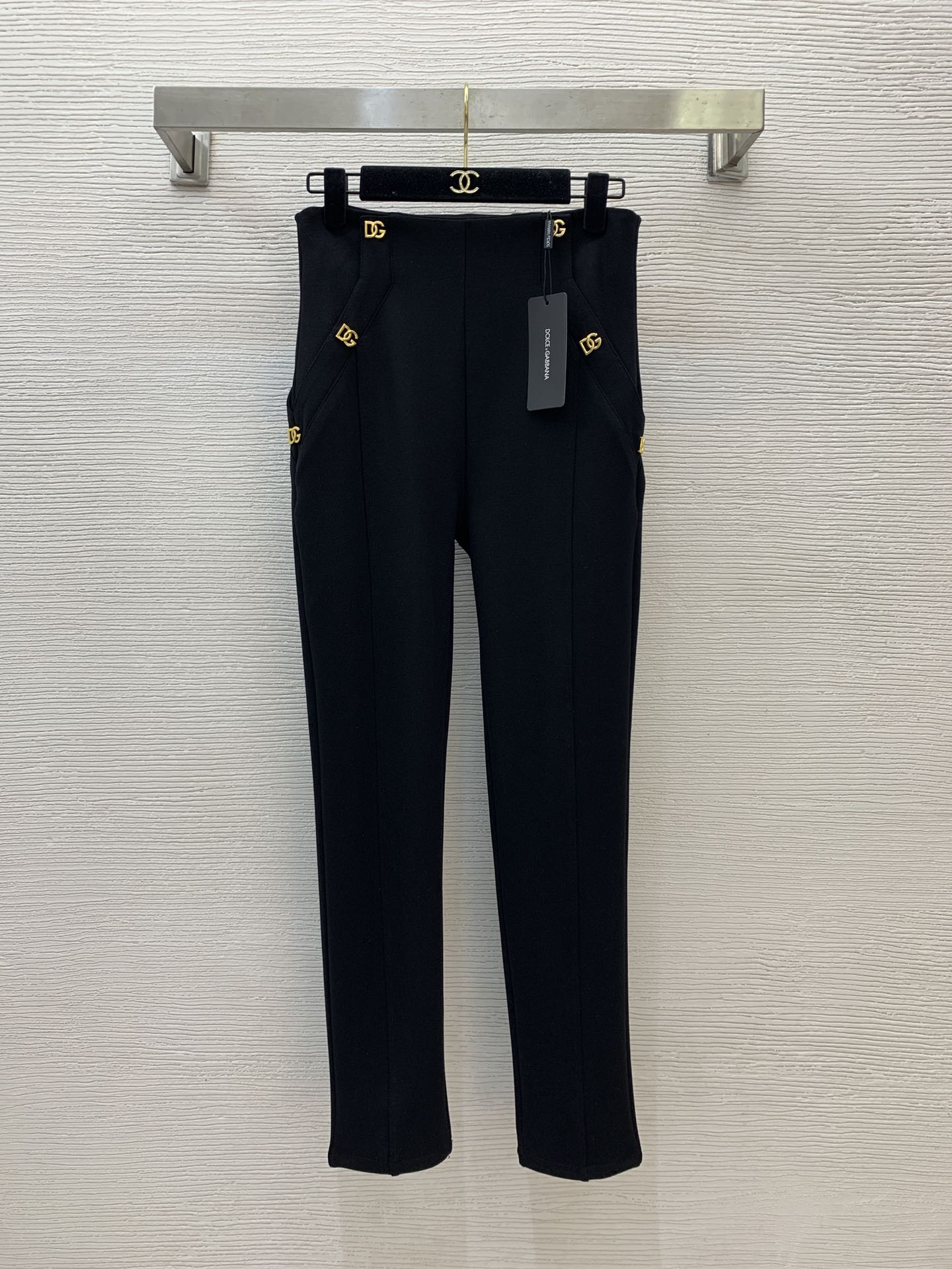 NO:295653,Model number D24123042 Dolce & Gabbana DG* new style gold logo accessories decorate slim and stretchy tight leggings high waist slim small feet boots and pants!  Black, (M size waist 72, trousers length 95), Dolce & Gabbana, boots, alexander wang19860909款号D24123042 杜嘉班纳DG*新款 金色logo配件装饰修身显瘦弹力紧身打底裤高腰显瘦小脚靴裤子！黑色,（M码腰围72,裤长95）,,Dolce&Gabbana,boots,alexander wang,Women's clothing