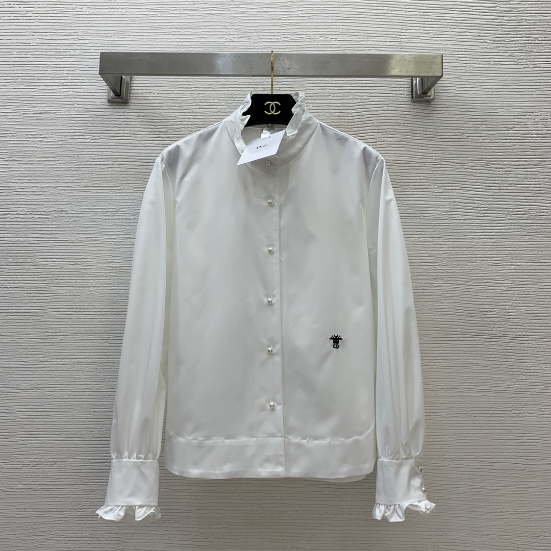 NO:295629,Model number D24123184 Dio* new custom pure cotton fabric, classic CD bee embroidered decorative earrings splicing, temperament, age-reducing loose stand collar long-sleeved shirt!  White, (M size bust 100/108, sleeve length 59, clothing length 60), dior, alexander wang19860909款号D24123184 Dio*新款定制纯棉面料 经典CD小蜜蜂刺绣装饰木耳边拼接 气质减龄宽松立领长袖衬衣！白色,（M码胸围100/108,袖长59,衣长60）,,dior,alexander wang,Women's clothing