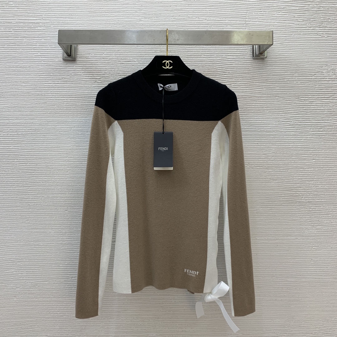 NO:295639,Model number D24123119 Fend* new high-end custom wool yarn fabric, contrasting color splicing logo letter logo, elastic slim and long-sleeved base knit sweater top!  Red, khaki, (M size bust 76, sleeve length 64, clothing length 61), fendi, alexander wang19860909款号D24123119 Fend*新款高端定制羊毛纱线面料、撞色拼接logo字母标志弹力修身显瘦长袖打底针织衫上衣！红色、卡其色、（M码胸围76,袖长64,衣长61）,,fendi,alexander wang,Women's clothing