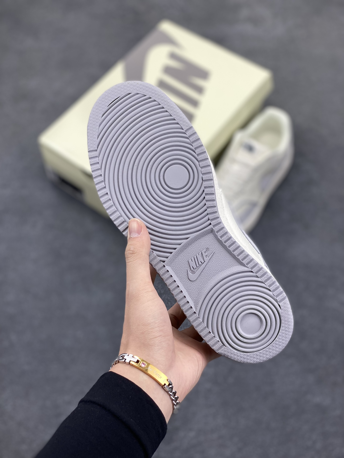 图片[5]-海外爆款 ZP订单 NIKE EBERNON Low prm 小空军低帮百搭透气休闲运动板鞋 独家头层版本 原数据独家私模大底 纯正版型 清洁度完美 货号：FD5188-119 尺码：36 36.5 37.5 38 38.5 39 40 40.5 41 42 42.5 43 44 44.5 45-选品中心