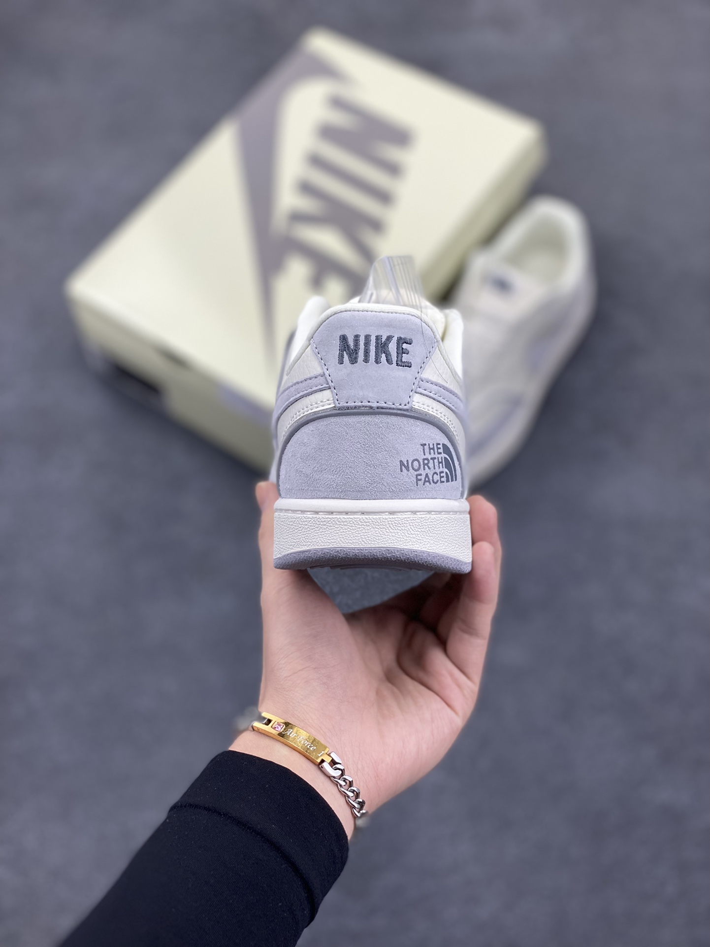 图片[4]-海外爆款 ZP订单 NIKE EBERNON Low prm 小空军低帮百搭透气休闲运动板鞋 独家头层版本 原数据独家私模大底 纯正版型 清洁度完美 货号：FD5188-119 尺码：36 36.5 37.5 38 38.5 39 40 40.5 41 42 42.5 43 44 44.5 45-选品中心