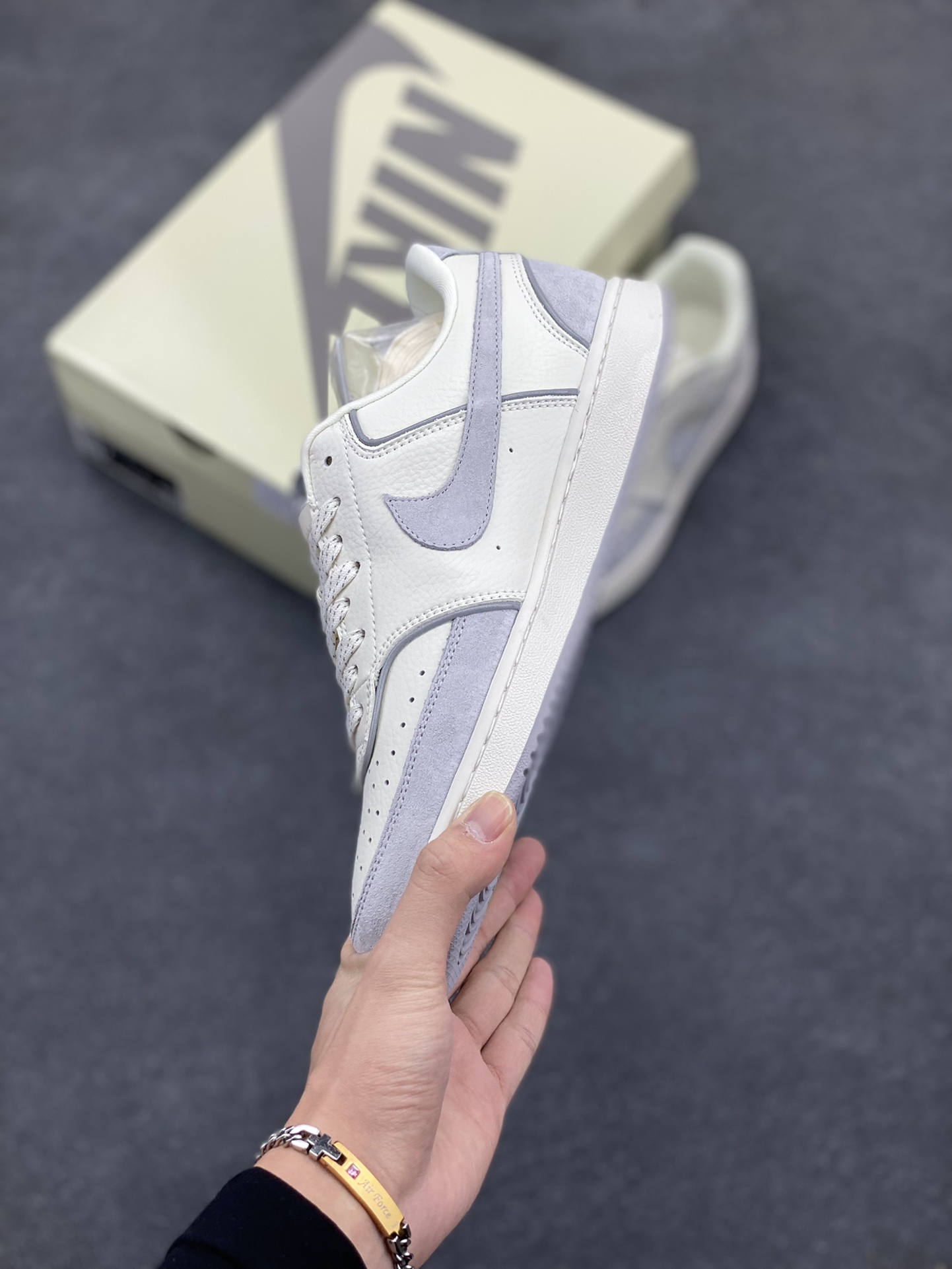 图片[3]-海外爆款 ZP订单 NIKE EBERNON Low prm 小空军低帮百搭透气休闲运动板鞋 独家头层版本 原数据独家私模大底 纯正版型 清洁度完美 货号：FD5188-119 尺码：36 36.5 37.5 38 38.5 39 40 40.5 41 42 42.5 43 44 44.5 45-选品中心