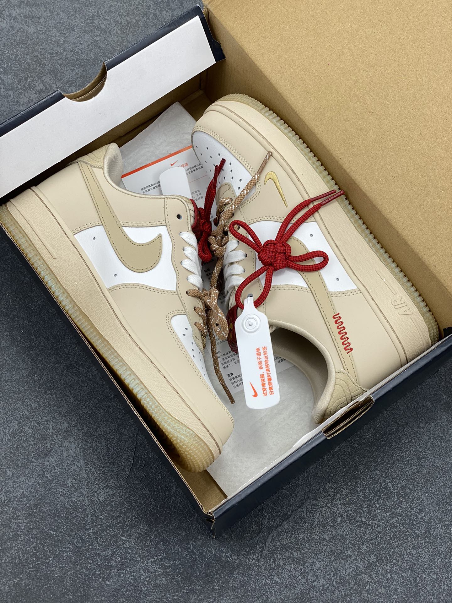 图片[9]-Nike Air Force 1 Low 蛇年限定浅棕 空军一号低帮运动休闲板鞋 原楦头原纸板 打造纯正空军版型 专注外贸渠道 全掌内置蜂窝气垫 原盒配件 原厂中底钢印、拉帮完美 货号：HV5990-172 尺码：36 36.5 37.5 38 38.5 39 40 40.5 41 42 42.5 43 44 44.5 45-选品中心