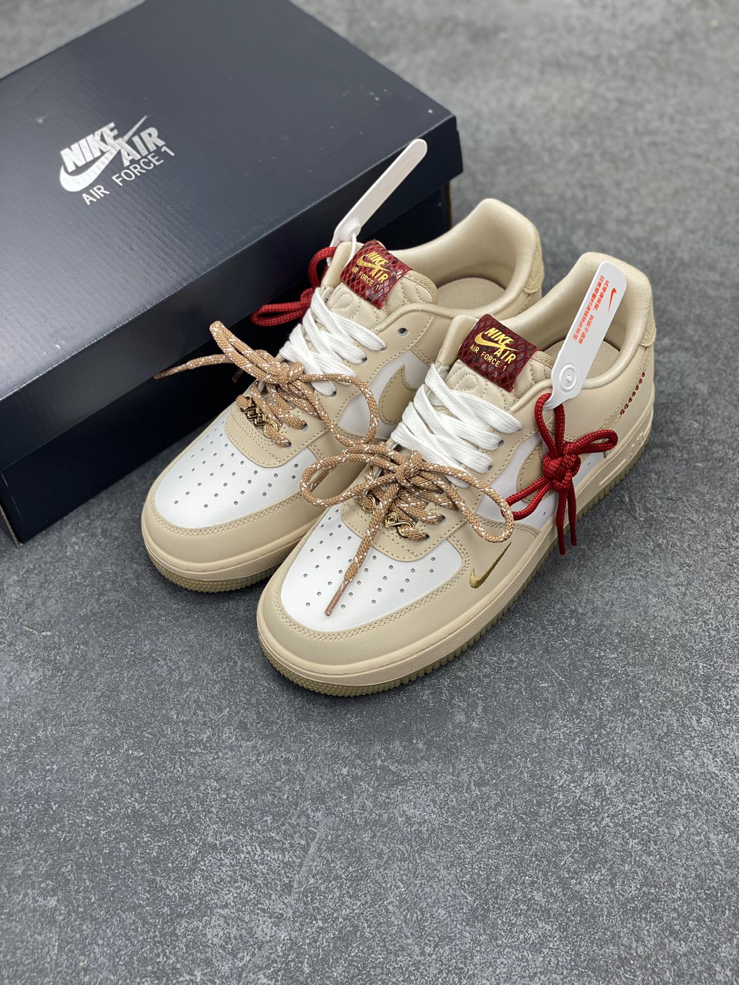 图片[8]-Nike Air Force 1 Low 蛇年限定浅棕 空军一号低帮运动休闲板鞋 原楦头原纸板 打造纯正空军版型 专注外贸渠道 全掌内置蜂窝气垫 原盒配件 原厂中底钢印、拉帮完美 货号：HV5990-172 尺码：36 36.5 37.5 38 38.5 39 40 40.5 41 42 42.5 43 44 44.5 45-选品中心