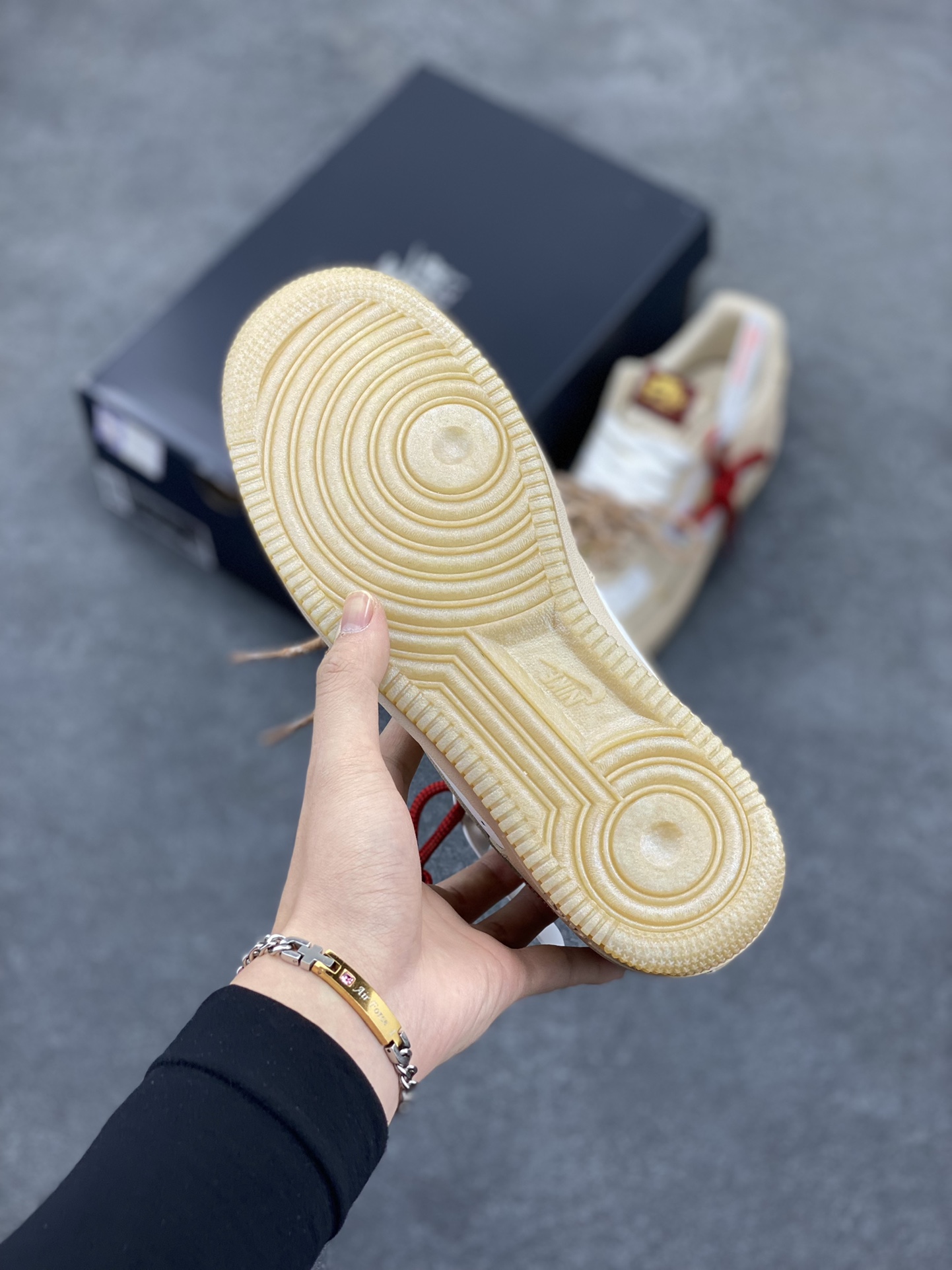 图片[5]-Nike Air Force 1 Low 蛇年限定浅棕 空军一号低帮运动休闲板鞋 原楦头原纸板 打造纯正空军版型 专注外贸渠道 全掌内置蜂窝气垫 原盒配件 原厂中底钢印、拉帮完美 货号：HV5990-172 尺码：36 36.5 37.5 38 38.5 39 40 40.5 41 42 42.5 43 44 44.5 45-选品中心