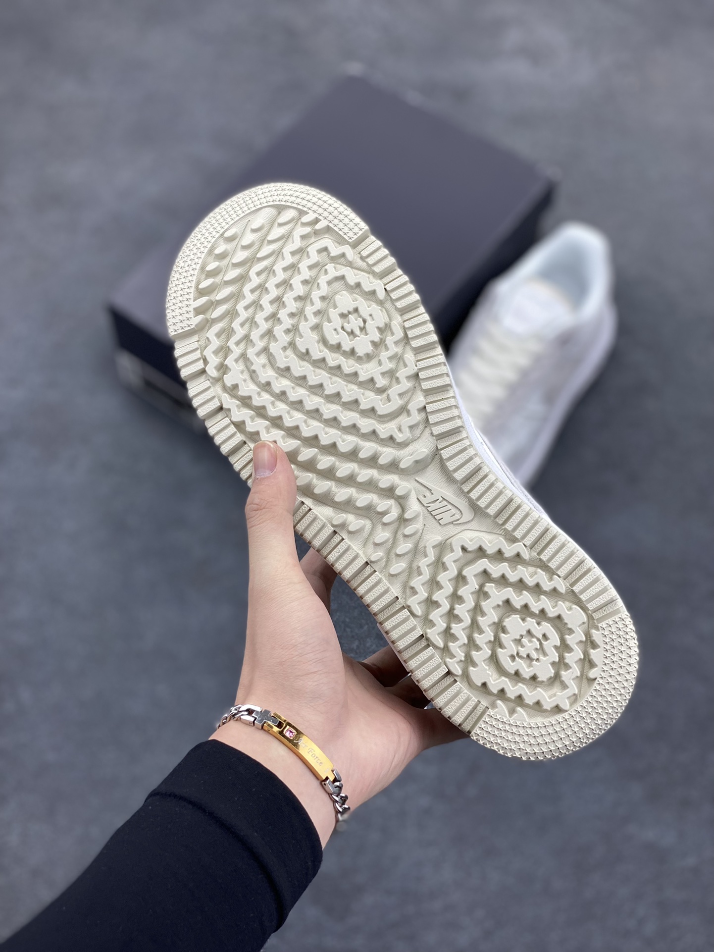 图片[5]-Nike Air Force 1 Low Luxe\”White/Grey\”⁠空军一号改良防滑厚底低帮百搭休闲运动板鞋“皮革米白卡其” 原楦头原纸板 打造纯正空军版型#专注外贸渠道 全掌内置蜂窝气垫 #原盒配件 原厂中底钢印、拉帮完美 货号：DD9605-100 尺码：36 36.5 37.5 38 38.5 39 40 40.5 41 42 42.5 43 44 44.5 45-选品中心