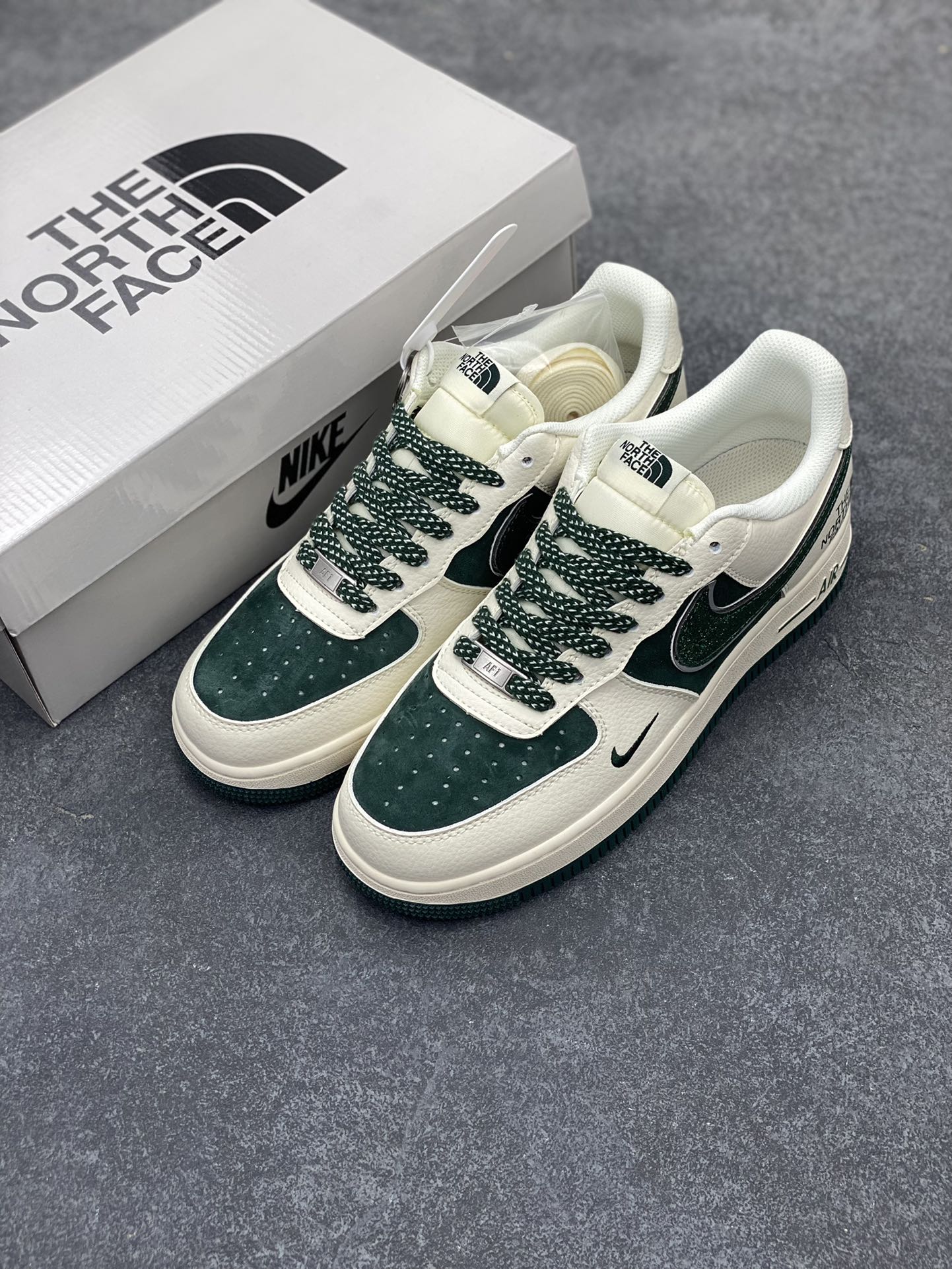 图片[8]-NIke Air Force 1 \’07 Low “北面联名”空军一号 低帮 运动鞋 休闲鞋 折边针车 工艺难度大 原楦头原纸板 原装鞋盒 定制五金配件 内置全掌气垫 原厂鞋底 货号：QY6818-528 尺码：36 36.5 37.5 38 38.5 39 40 40.5 41 42 42.5 43 44 44.5 45-选品中心