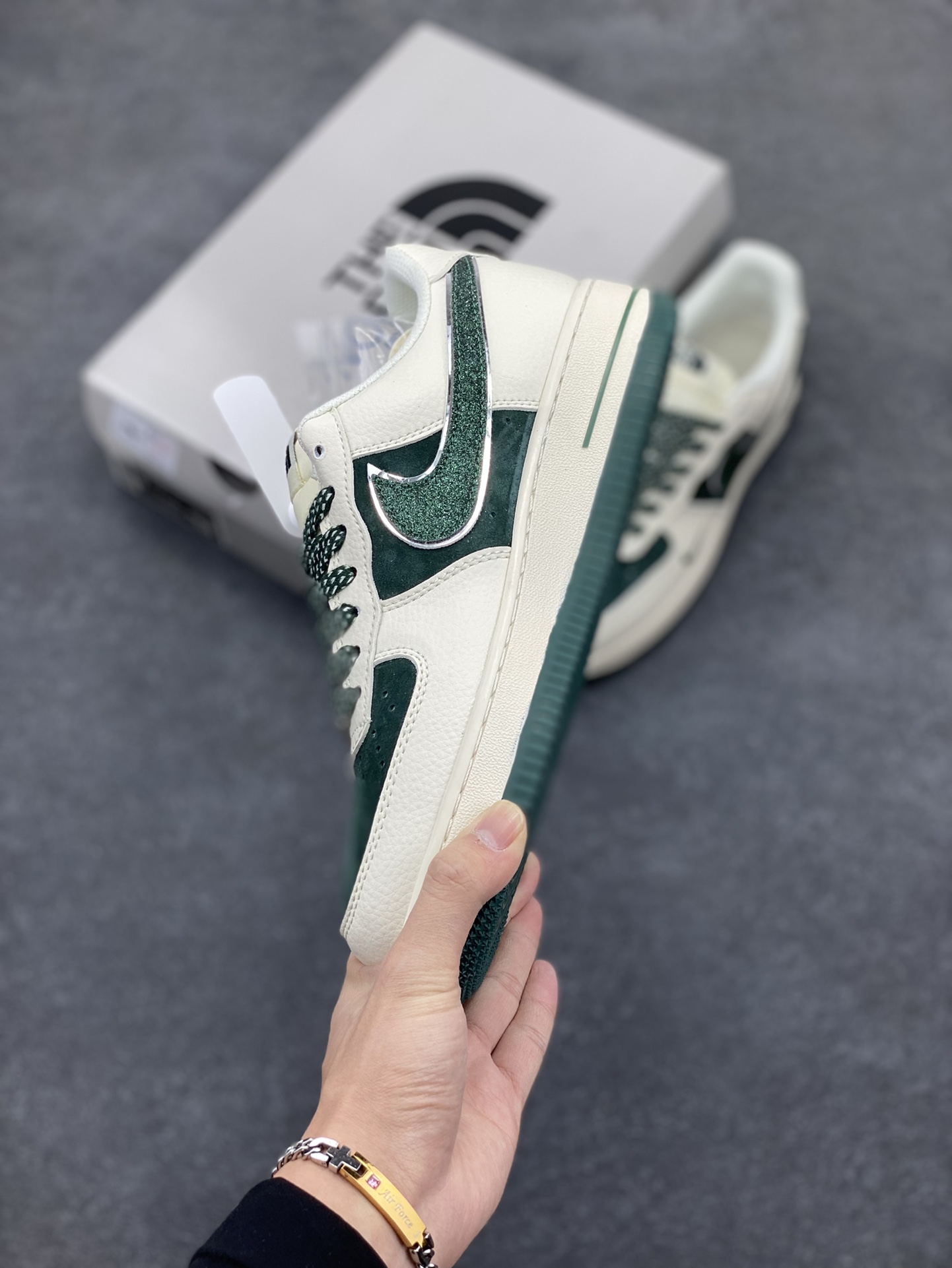 图片[3]-NIke Air Force 1 \’07 Low “北面联名”空军一号 低帮 运动鞋 休闲鞋 折边针车 工艺难度大 原楦头原纸板 原装鞋盒 定制五金配件 内置全掌气垫 原厂鞋底 货号：QY6818-528 尺码：36 36.5 37.5 38 38.5 39 40 40.5 41 42 42.5 43 44 44.5 45-选品中心
