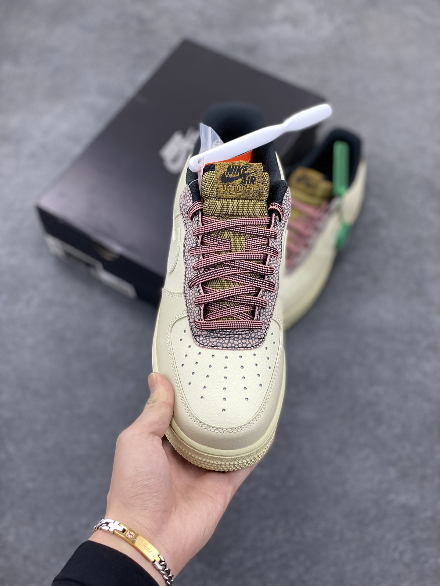 图片[2]-HY版本💯 Nike Air Force 1 Low 鹅卵石 原楦头原纸板 打造纯正空军版型#专注外贸渠道 全掌内置蜂窝气垫 #原盒配件 原厂中底钢印、拉帮完美 货号：CK4363-200 尺码：36 36.5 37.5 38 38.5 39 40 40.5 41 42 42.5 43 44 44.5 45 46-选品中心