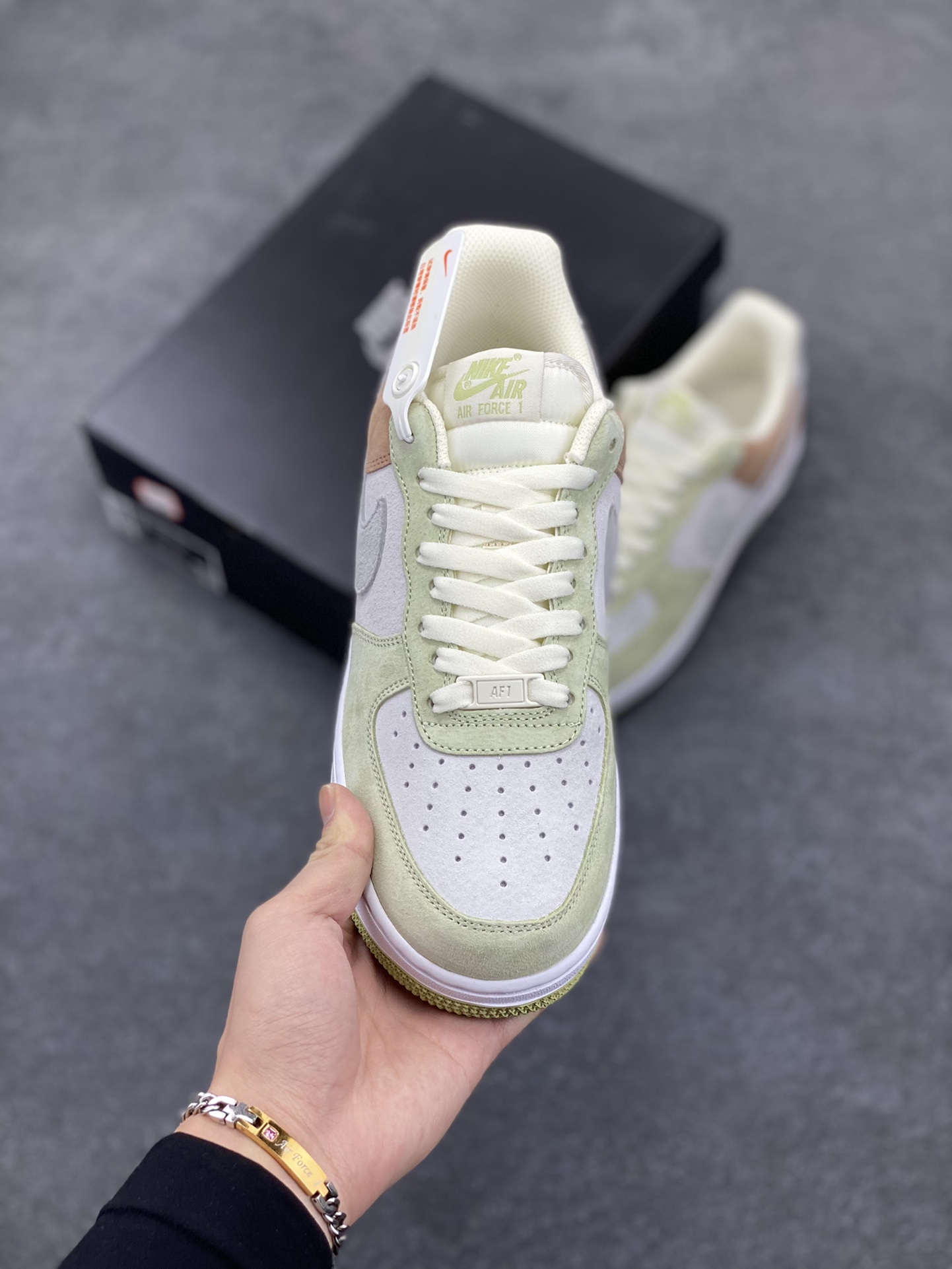 图片[2]-Nike Air Force 1 Low ’07 青苹果 配色 空军一号低帮休闲板鞋 原厂麂皮 原楦原纸板 纯正版型 正品NFC感应芯片 高清洁度 内置全掌气垫 货号：DL5819-618 尺码：36 36.5 37.5 38 38.5 39 40 40.5 41 42 42.5 43 44 44.5 45-选品中心