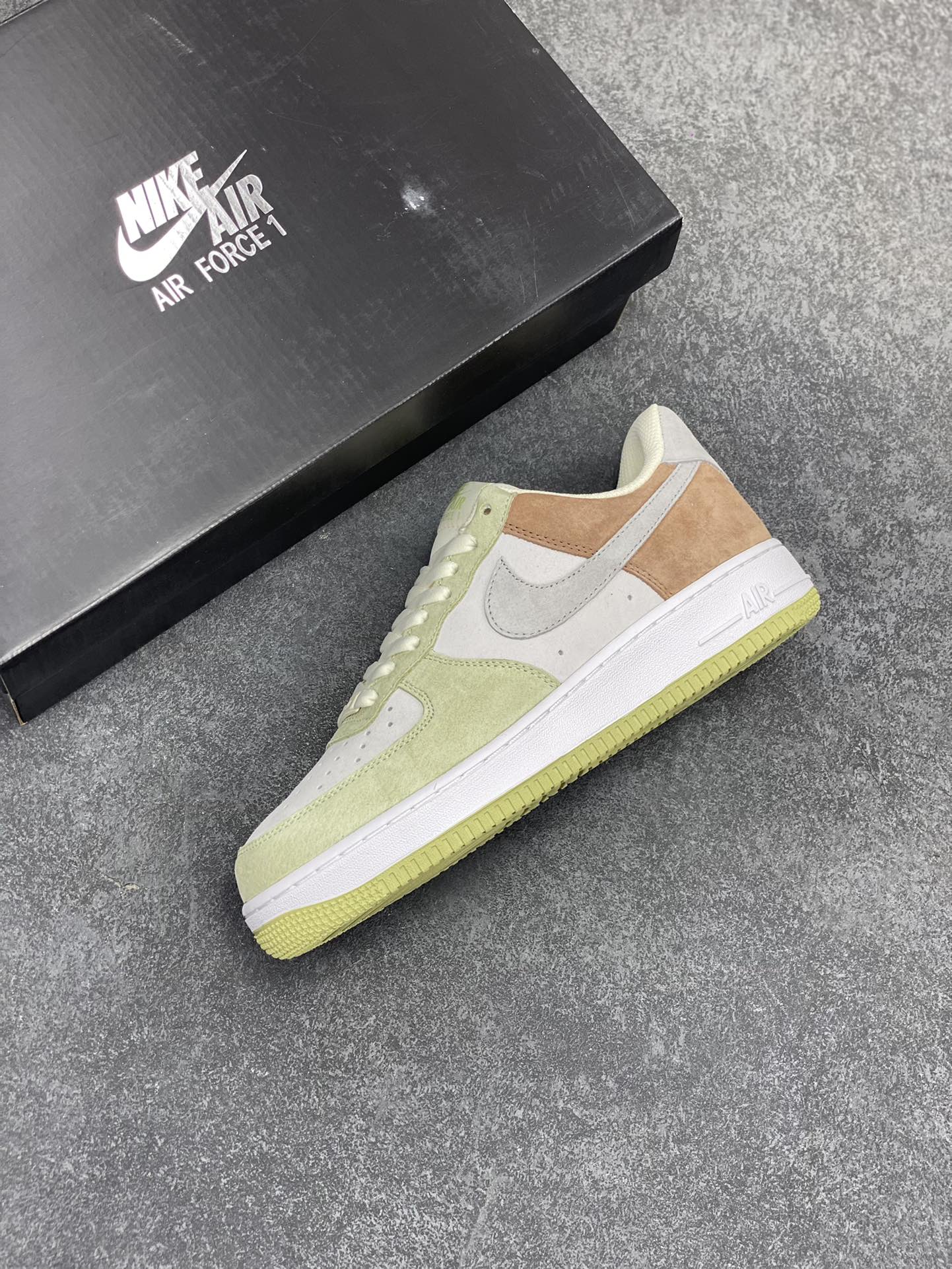 图片[7]-Nike Air Force 1 Low ’07 青苹果 配色 空军一号低帮休闲板鞋 原厂麂皮 原楦原纸板 纯正版型 正品NFC感应芯片 高清洁度 内置全掌气垫 货号：DL5819-618 尺码：36 36.5 37.5 38 38.5 39 40 40.5 41 42 42.5 43 44 44.5 45-选品中心