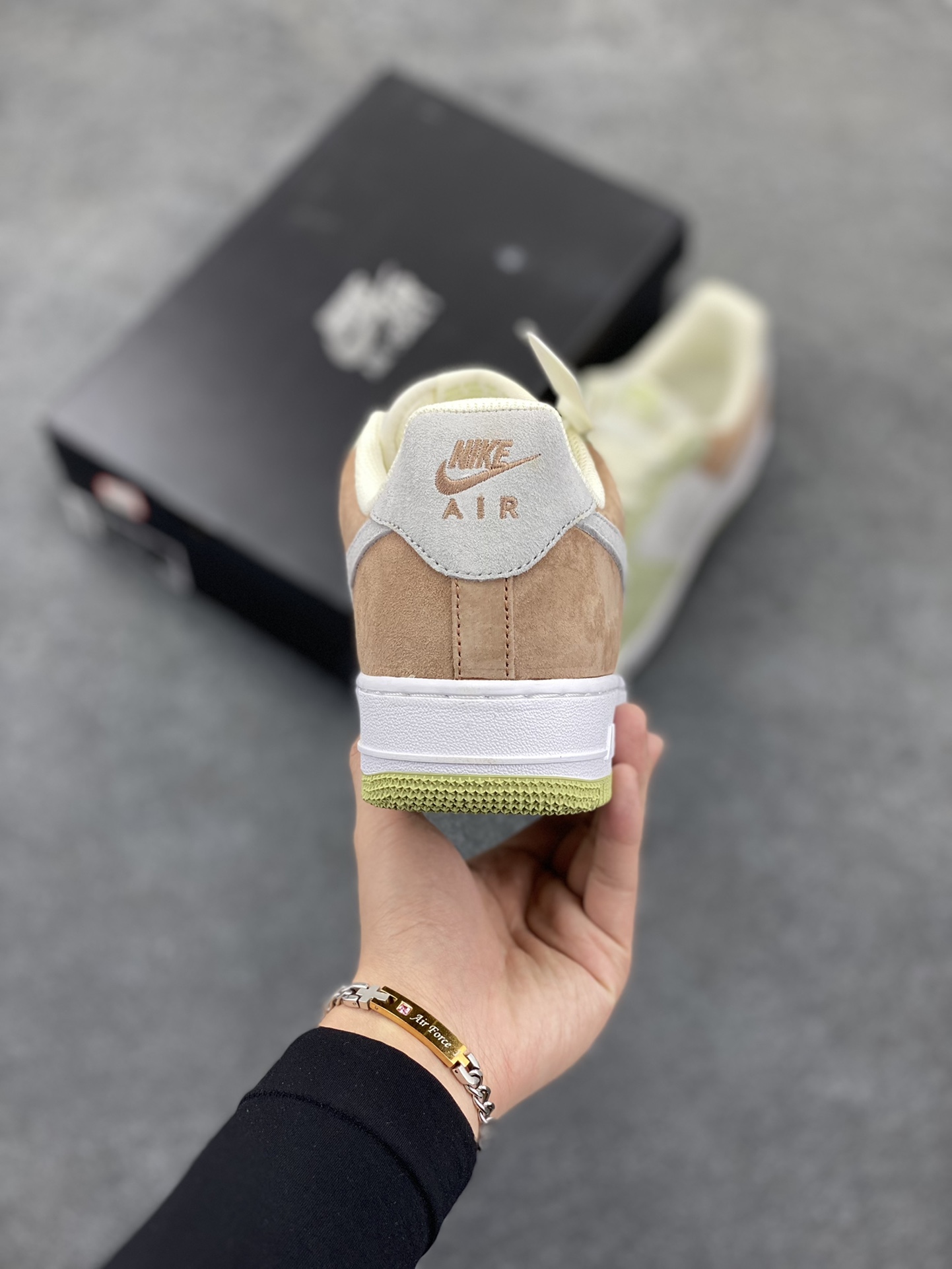 图片[4]-Nike Air Force 1 Low ’07 青苹果 配色 空军一号低帮休闲板鞋 原厂麂皮 原楦原纸板 纯正版型 正品NFC感应芯片 高清洁度 内置全掌气垫 货号：DL5819-618 尺码：36 36.5 37.5 38 38.5 39 40 40.5 41 42 42.5 43 44 44.5 45-选品中心