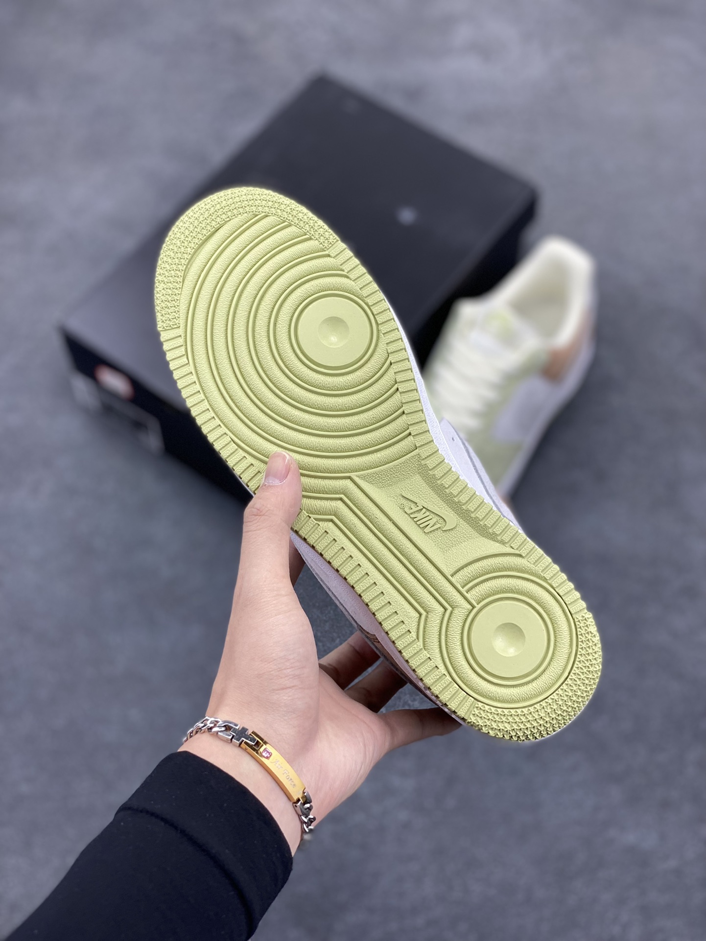 图片[5]-Nike Air Force 1 Low ’07 青苹果 配色 空军一号低帮休闲板鞋 原厂麂皮 原楦原纸板 纯正版型 正品NFC感应芯片 高清洁度 内置全掌气垫 货号：DL5819-618 尺码：36 36.5 37.5 38 38.5 39 40 40.5 41 42 42.5 43 44 44.5 45-选品中心