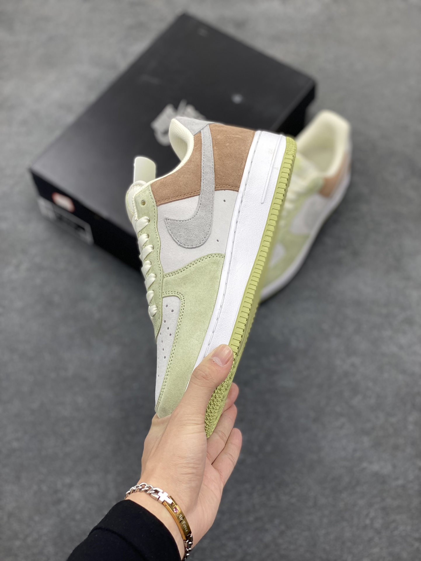 图片[3]-Nike Air Force 1 Low ’07 青苹果 配色 空军一号低帮休闲板鞋 原厂麂皮 原楦原纸板 纯正版型 正品NFC感应芯片 高清洁度 内置全掌气垫 货号：DL5819-618 尺码：36 36.5 37.5 38 38.5 39 40 40.5 41 42 42.5 43 44 44.5 45-选品中心